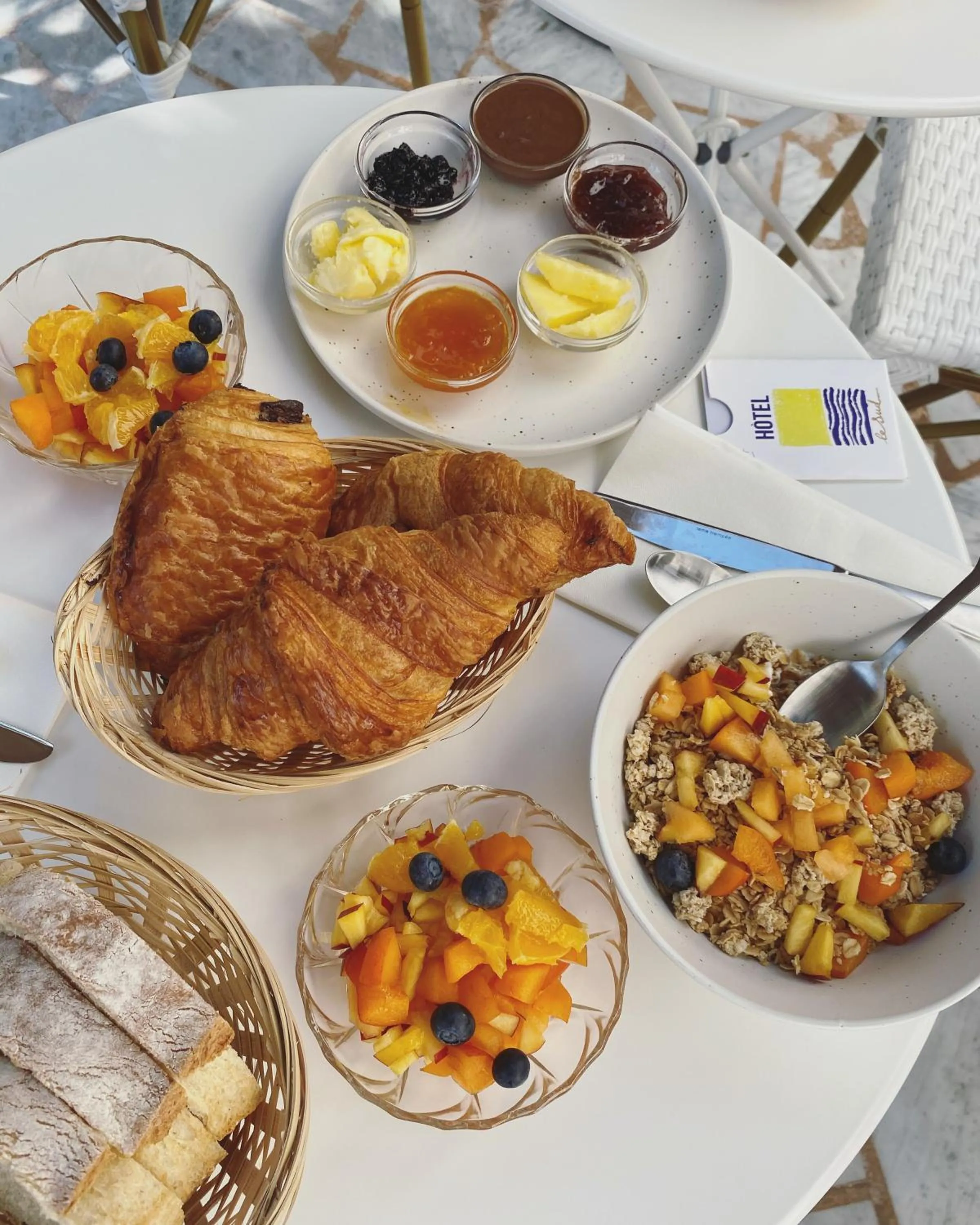 Breakfast in Hôtel Le Sud