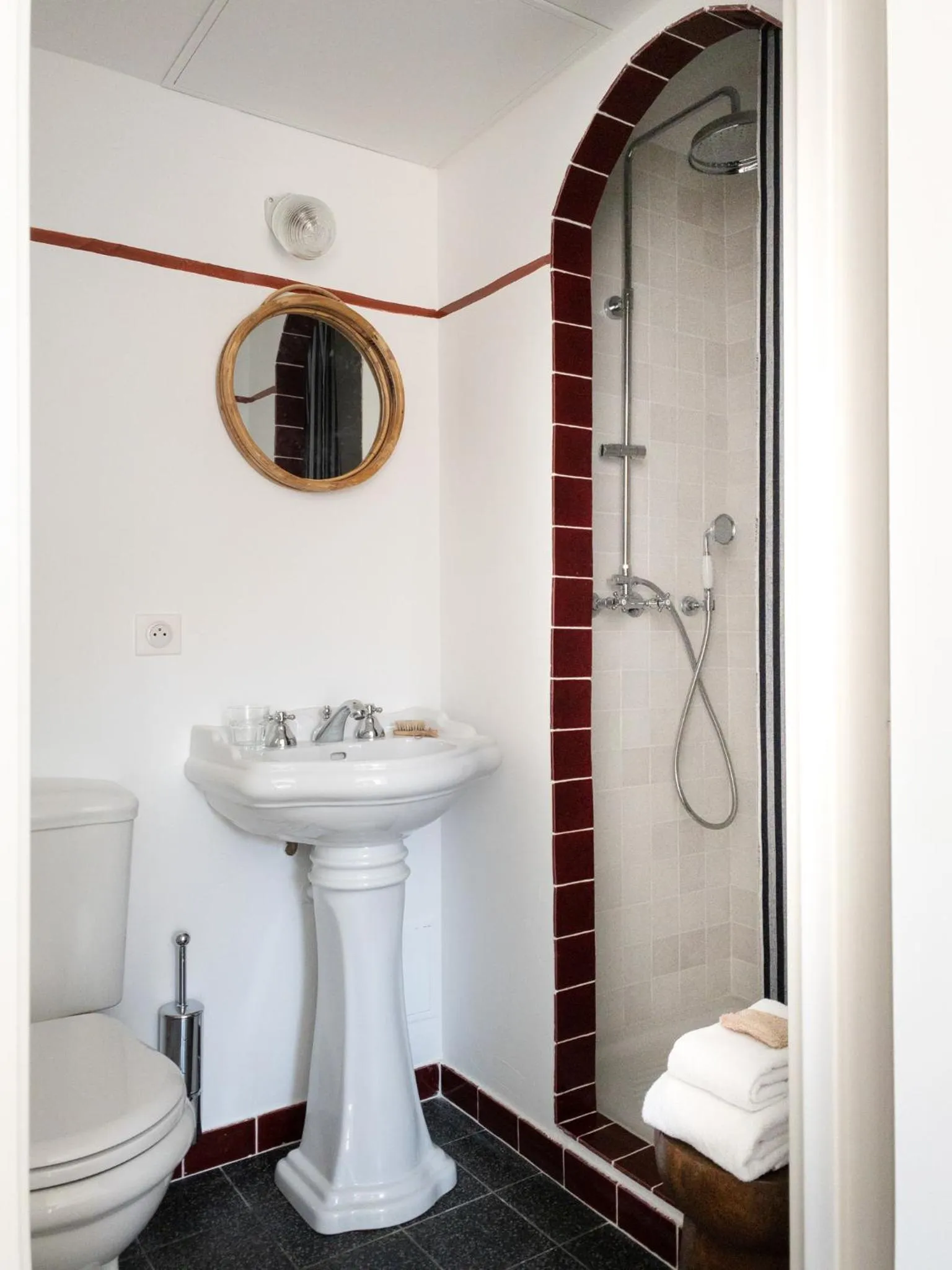 Bathroom in Hôtel Le Sud