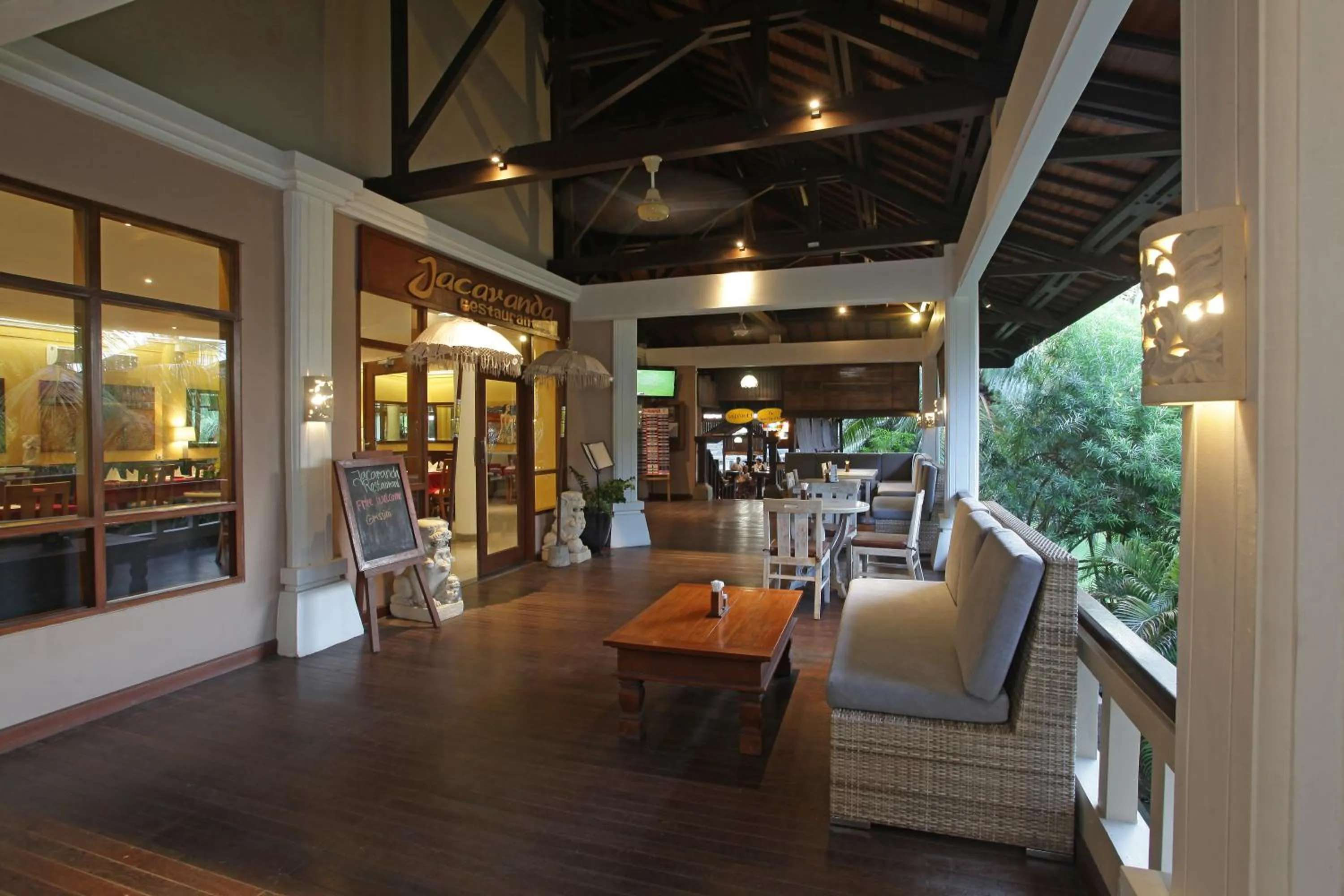 Restaurant/places to eat in Peninsula Beach Resort