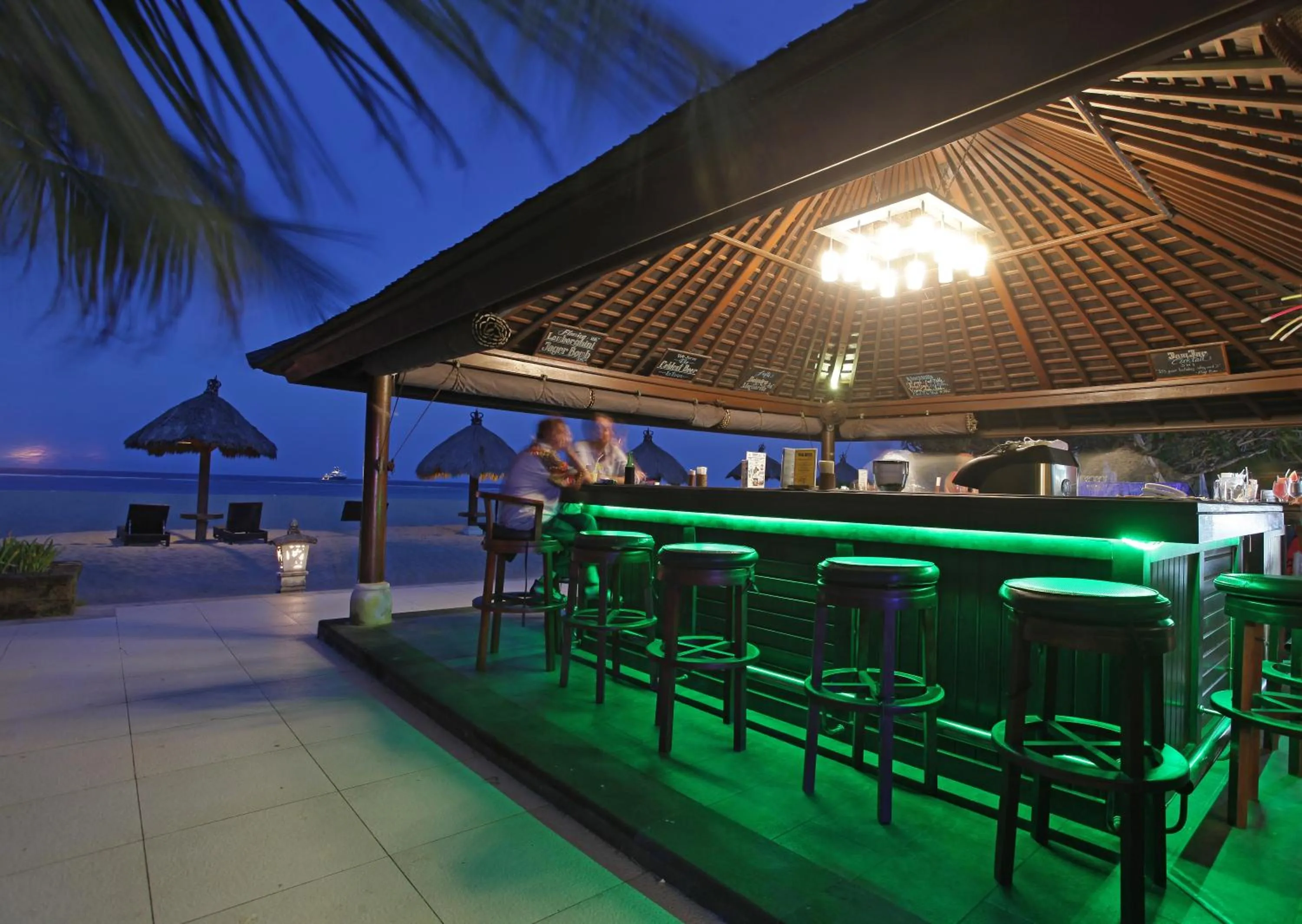 Restaurant/places to eat in Peninsula Beach Resort