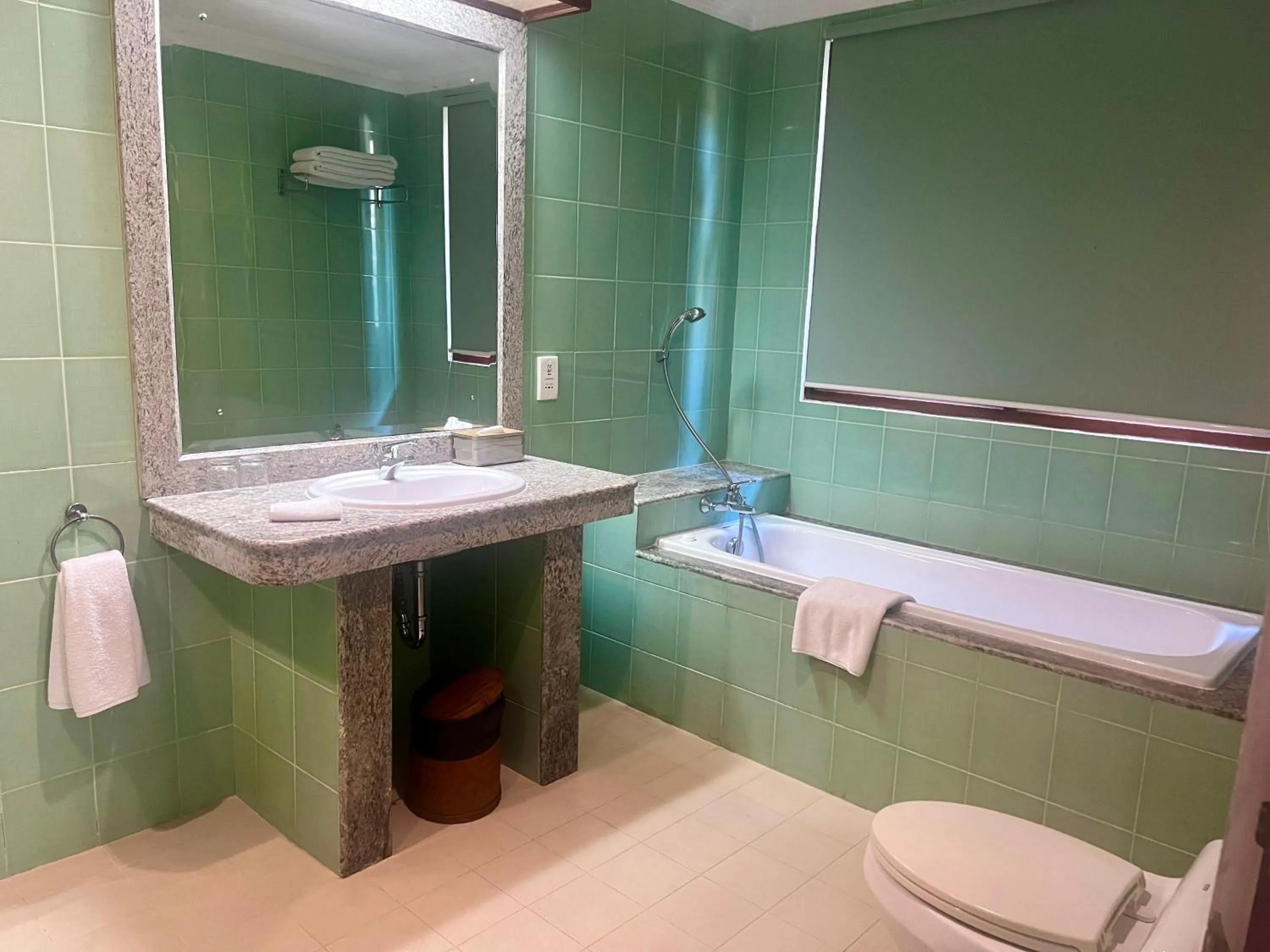 Shower in Peninsula Beach Resort