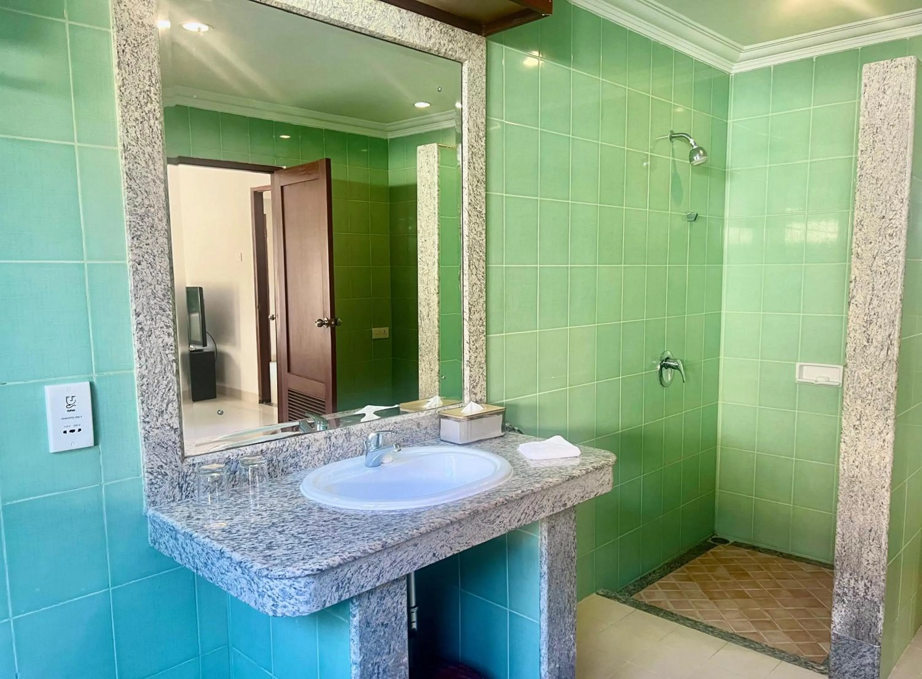 Shower in Peninsula Beach Resort