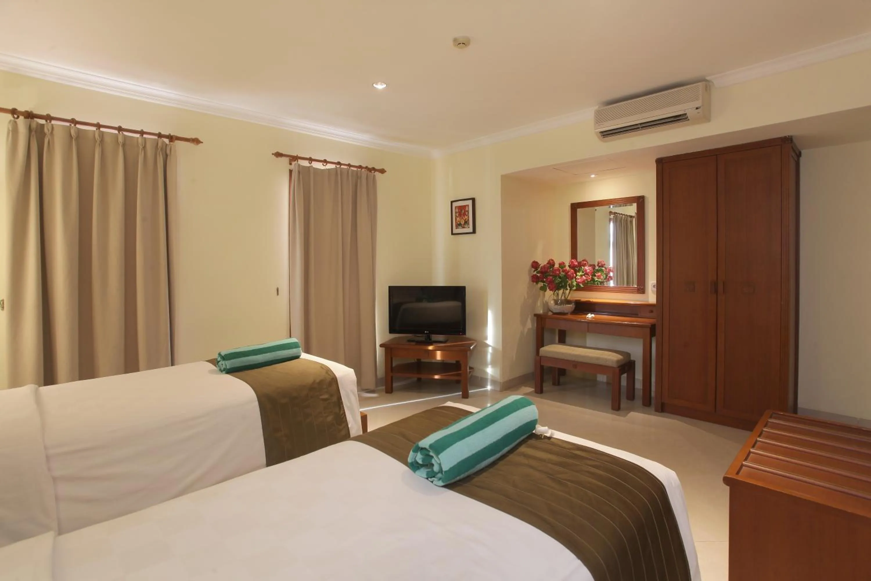 Bed in Peninsula Beach Resort