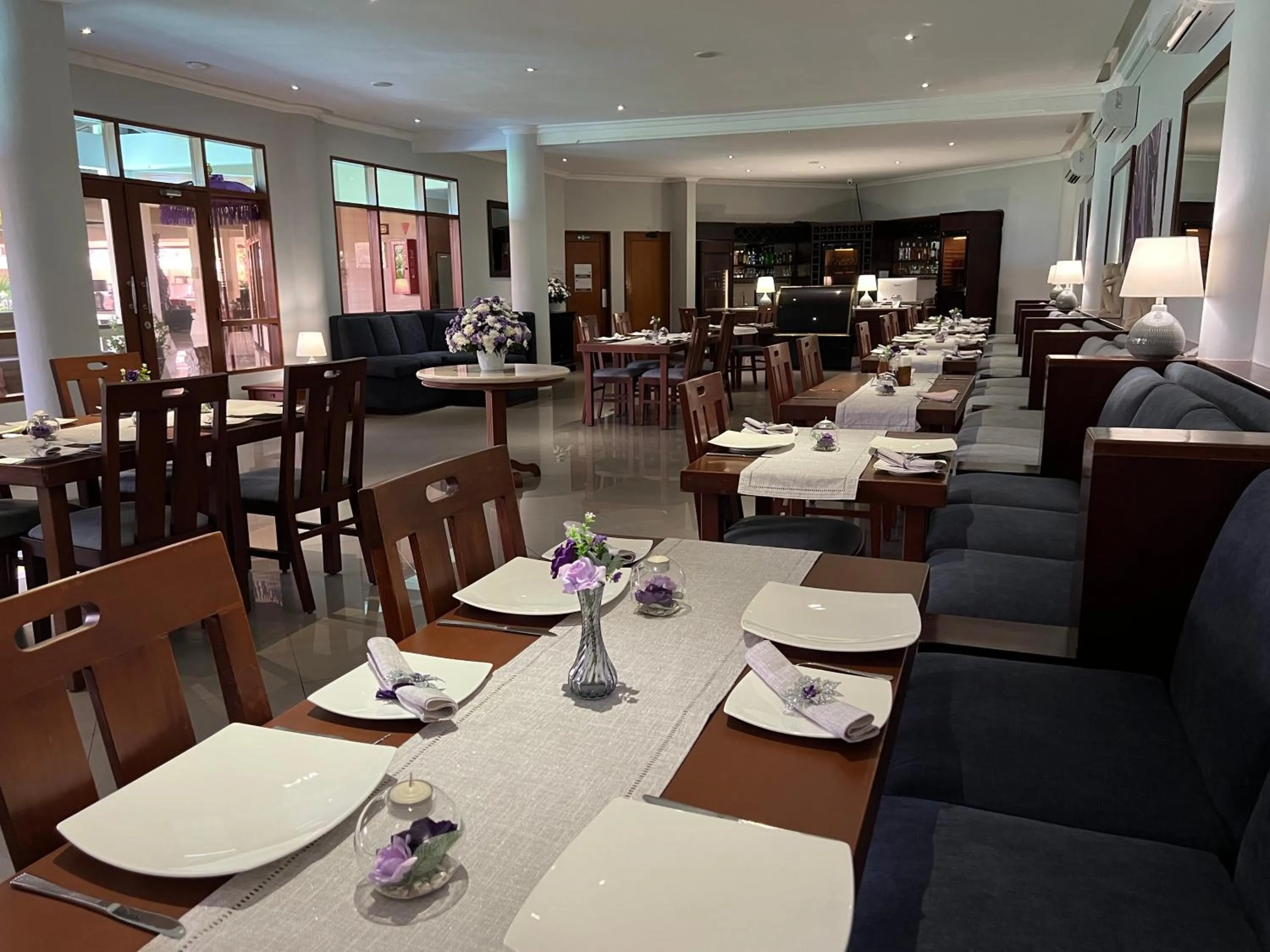 Restaurant/places to eat in Peninsula Beach Resort