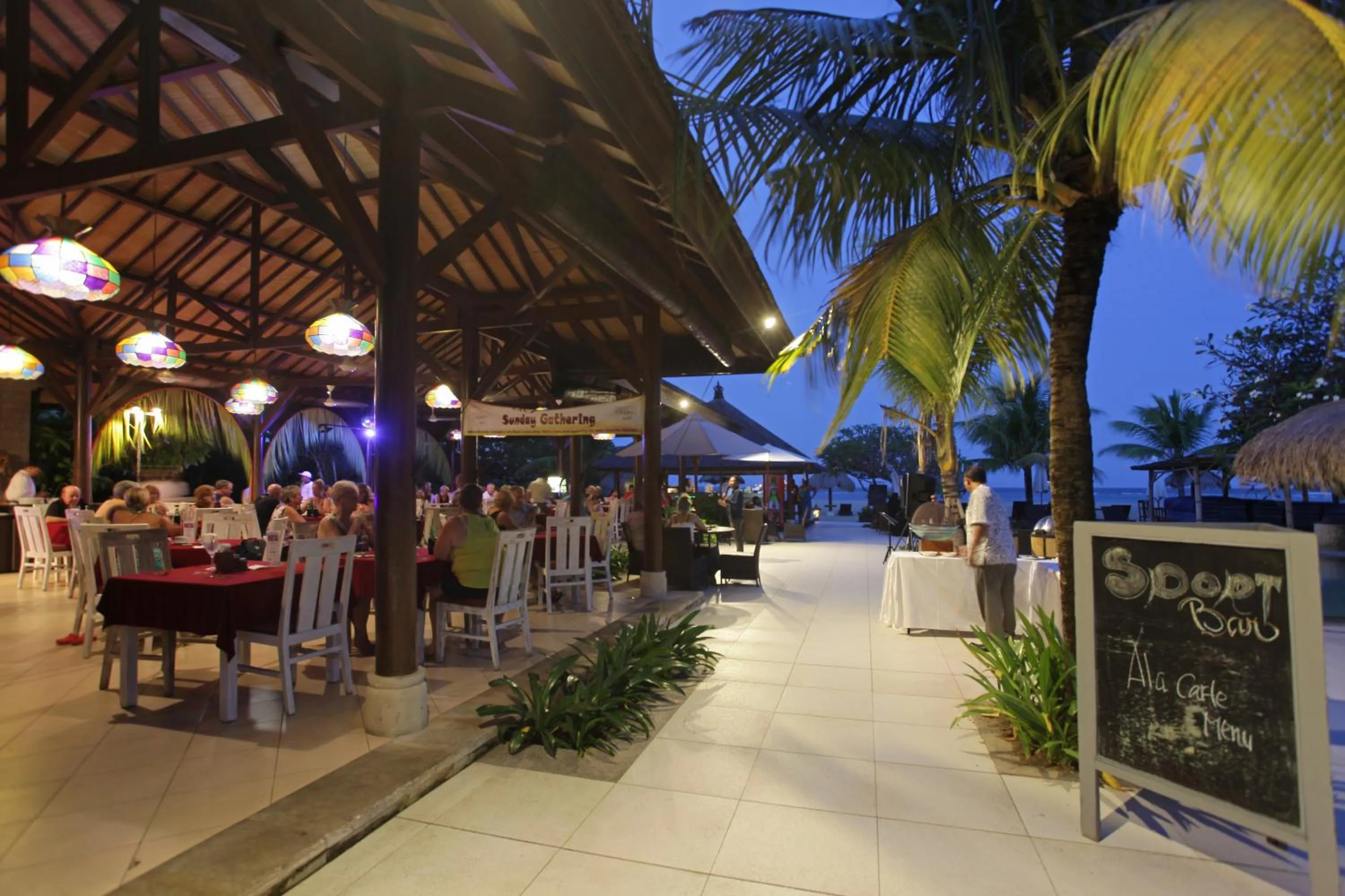 Restaurant/places to eat in Peninsula Beach Resort