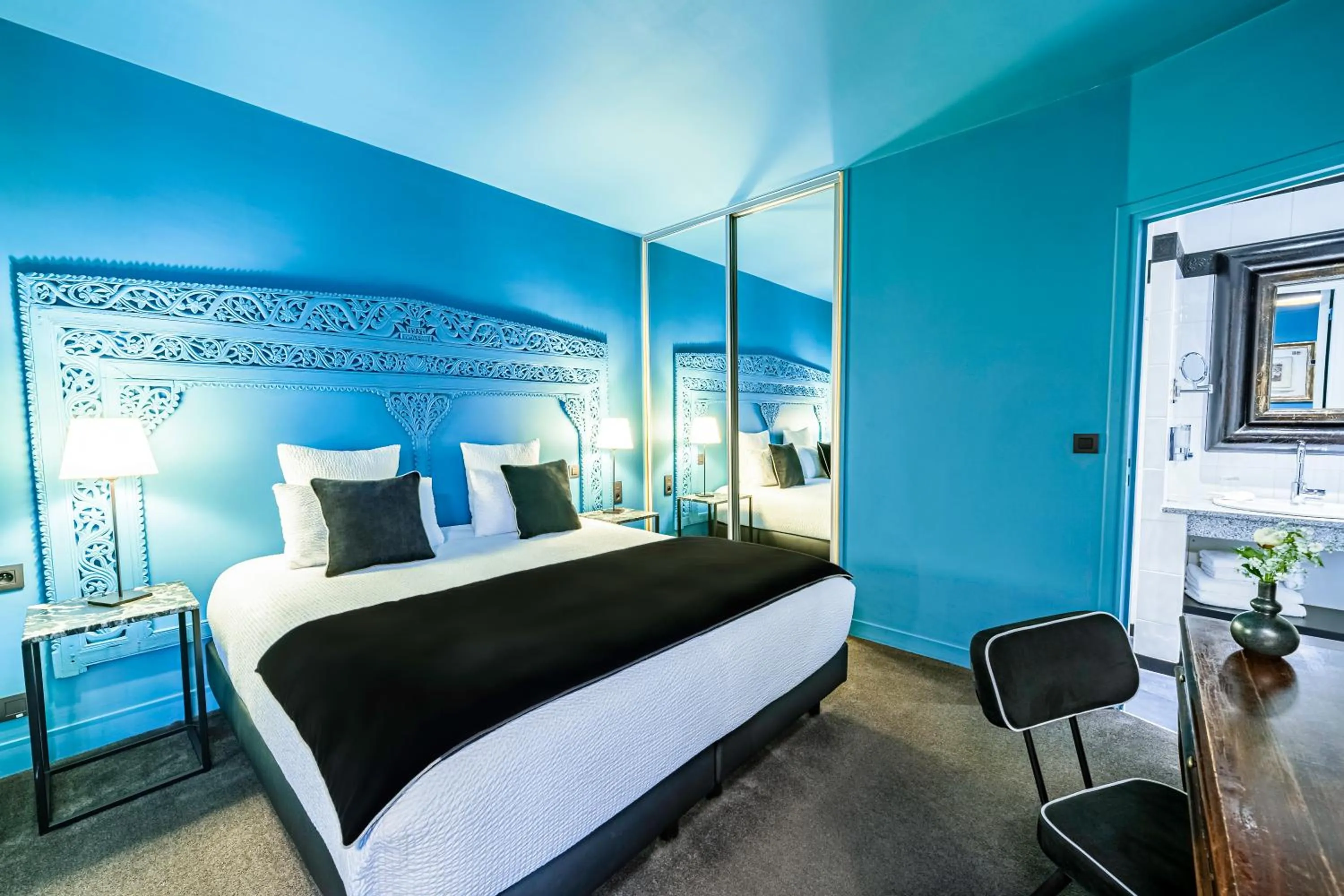 Bed in Hotel Villa Nicolo - Tour Eiffel