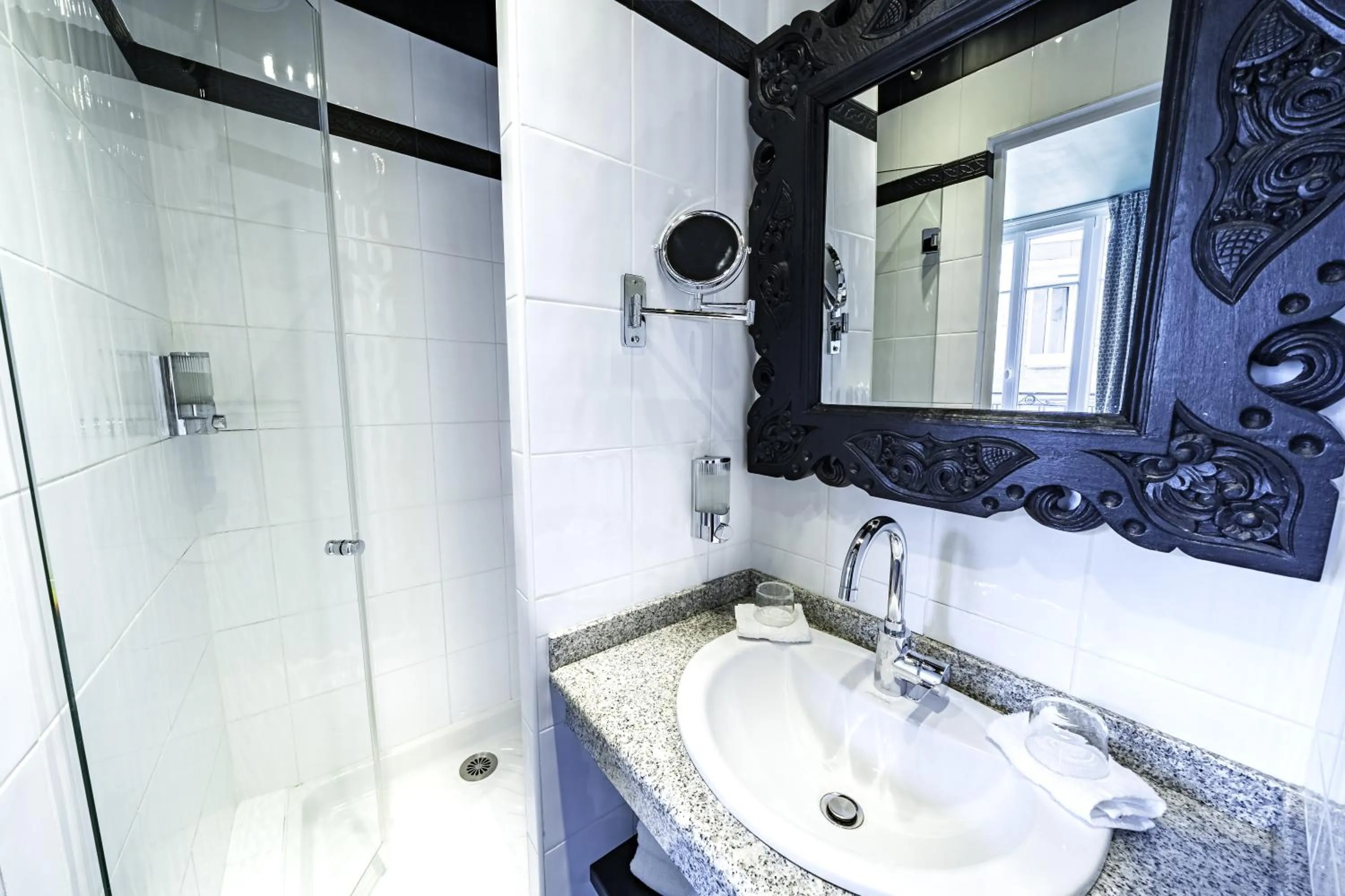 Bathroom in Hotel Villa Nicolo - Tour Eiffel