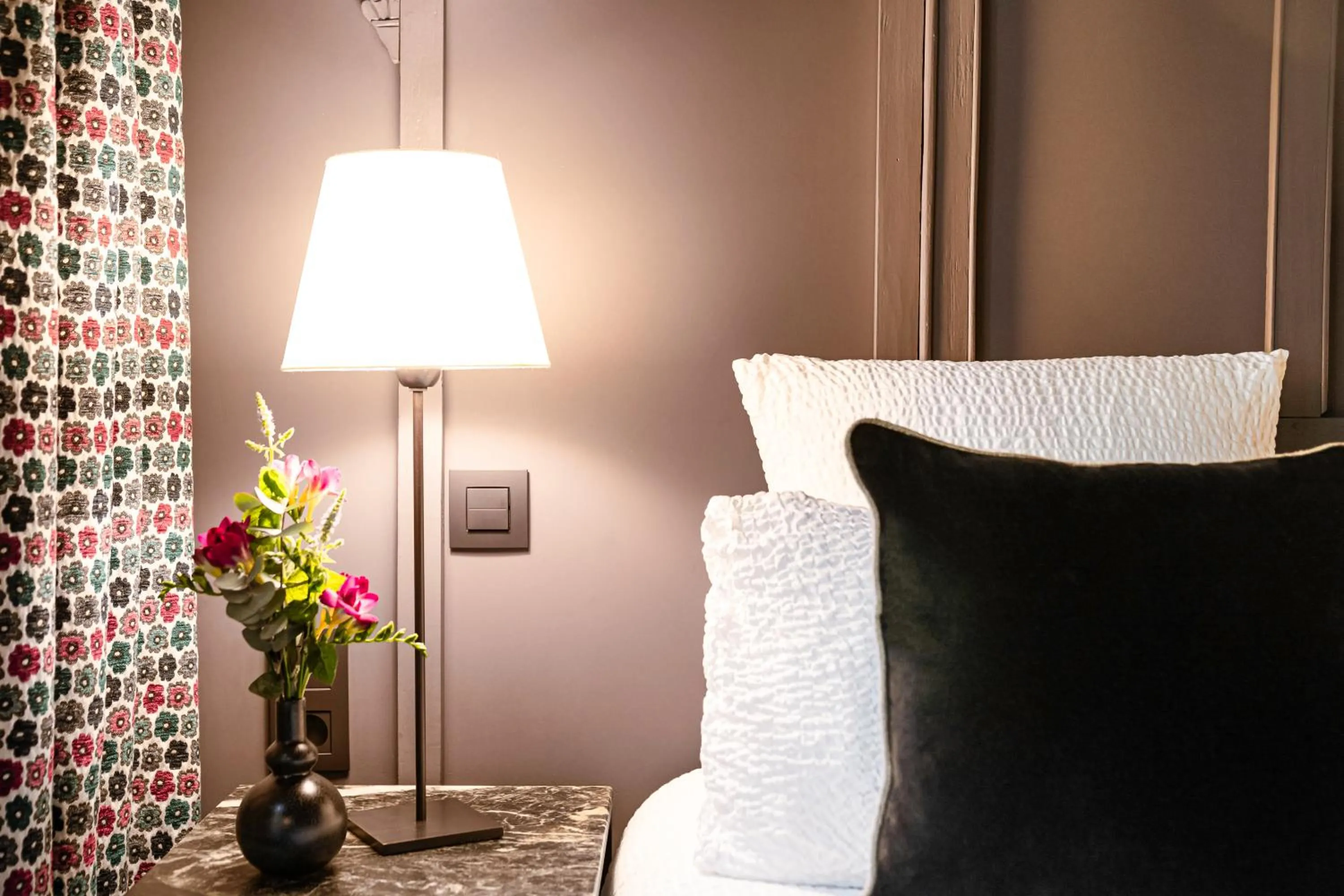 Bed in Hotel Villa Nicolo - Tour Eiffel