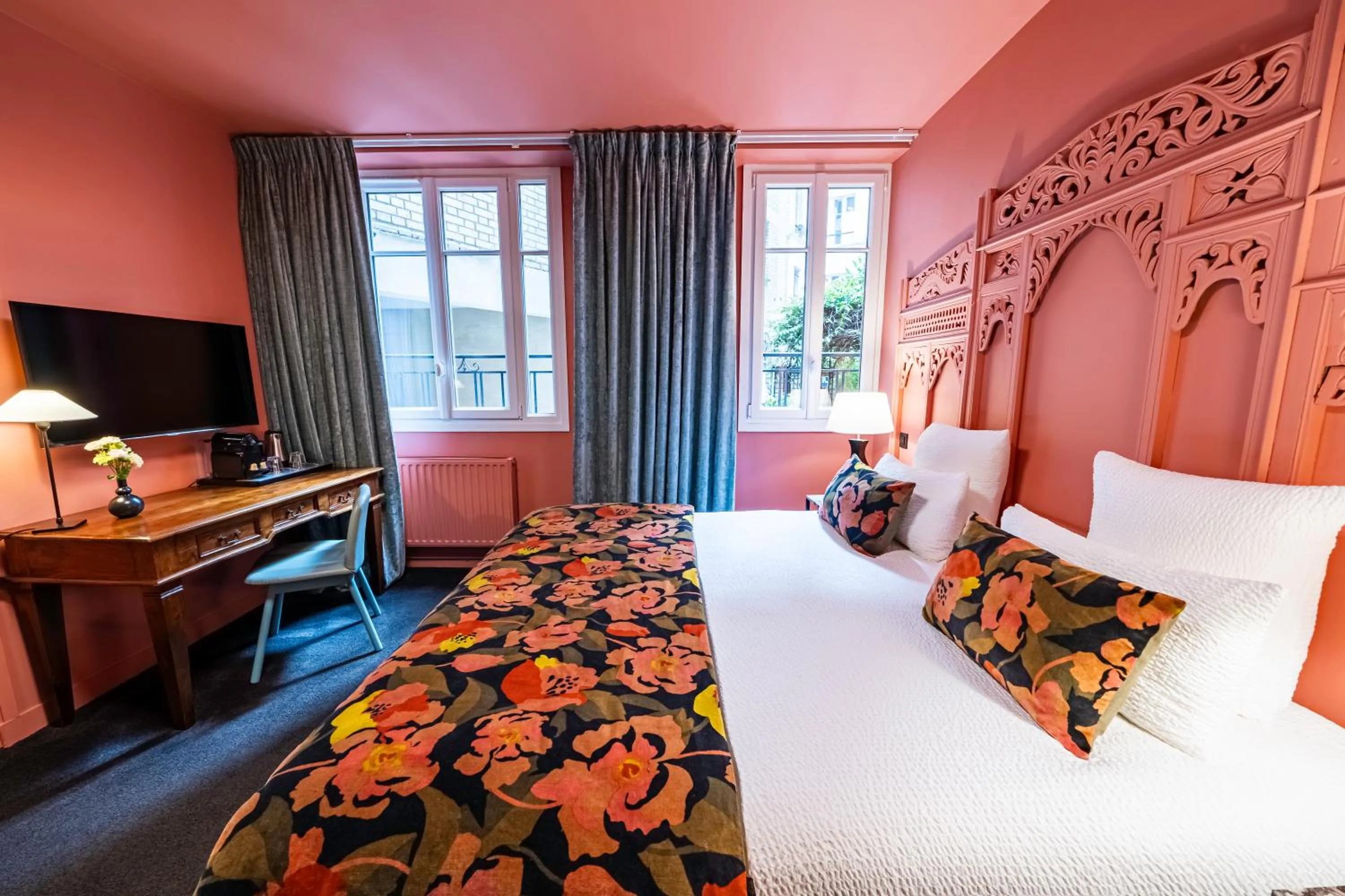 Bed in Hotel Villa Nicolo - Tour Eiffel