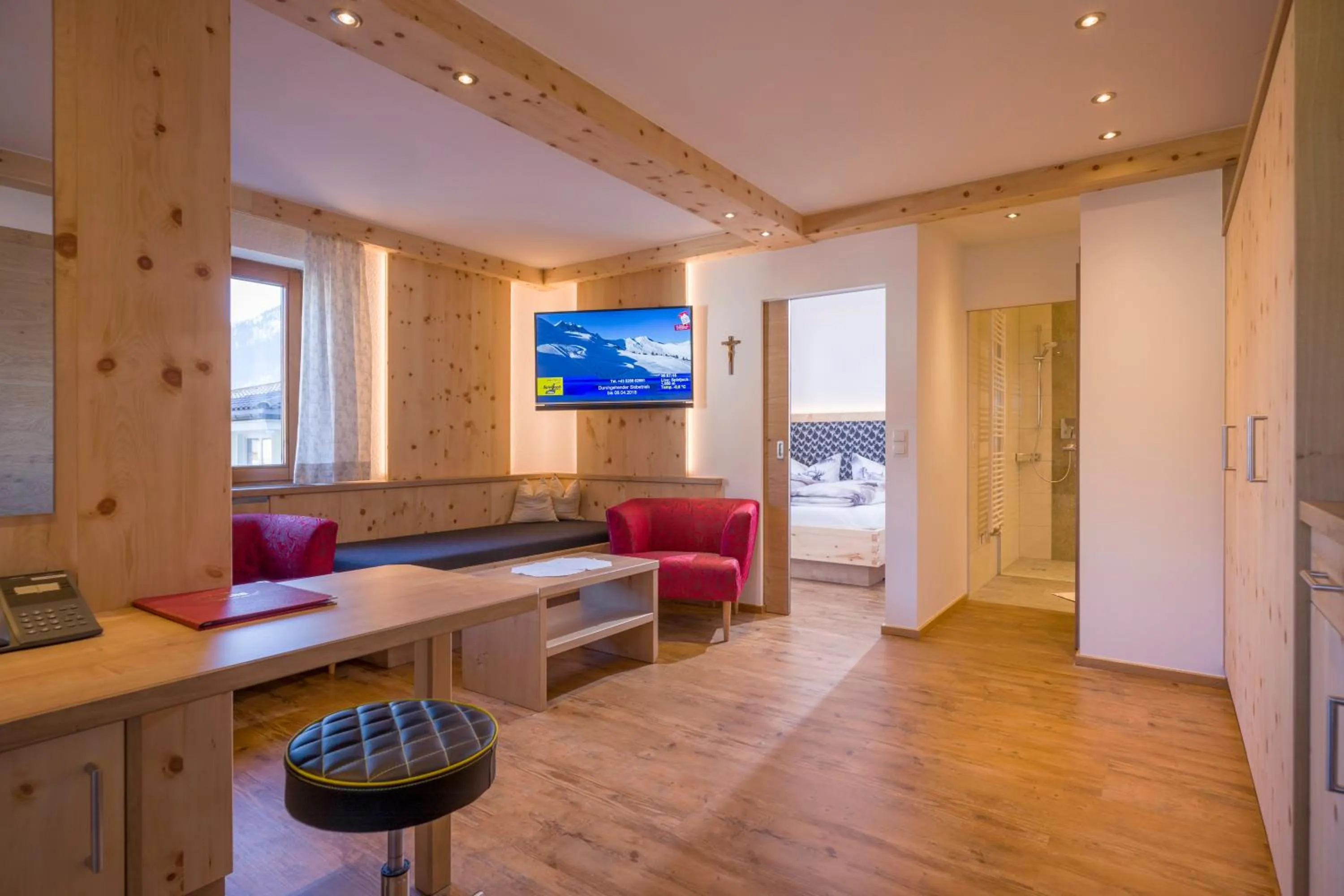 Living room, Bed in Hotel Alpina