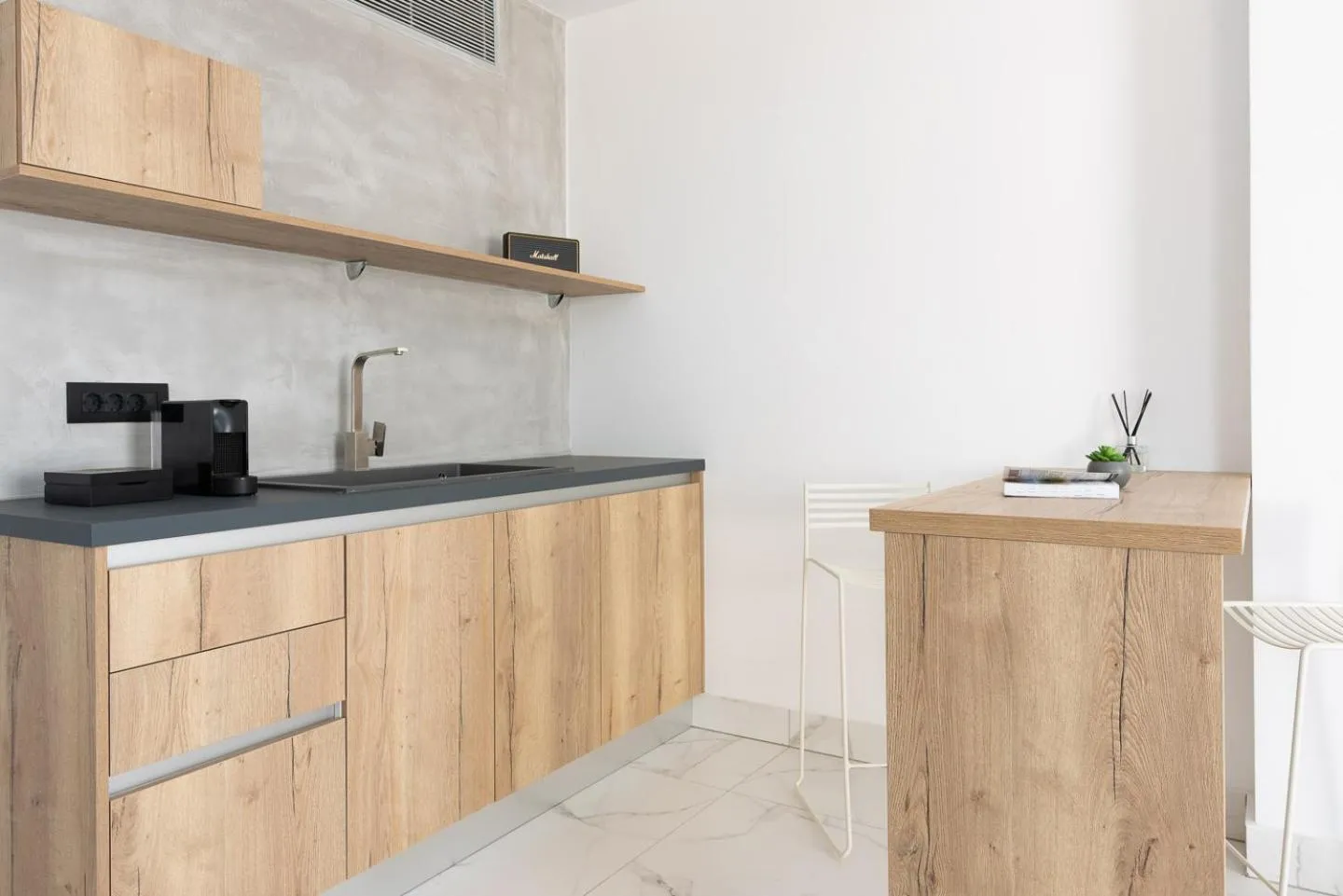 Coffee/tea facilities in Karat Suites