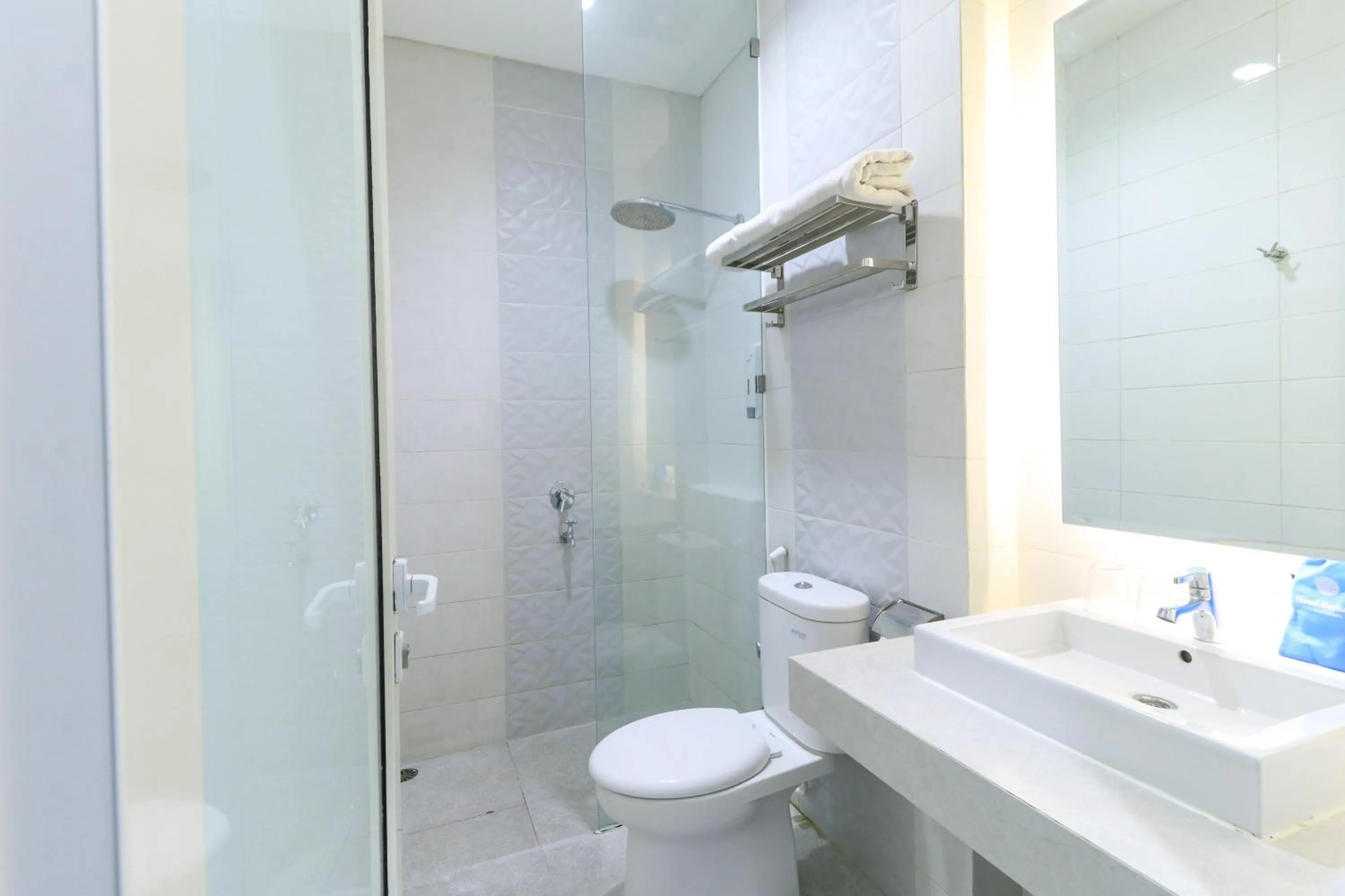 Bathroom in Hotel Berlian International