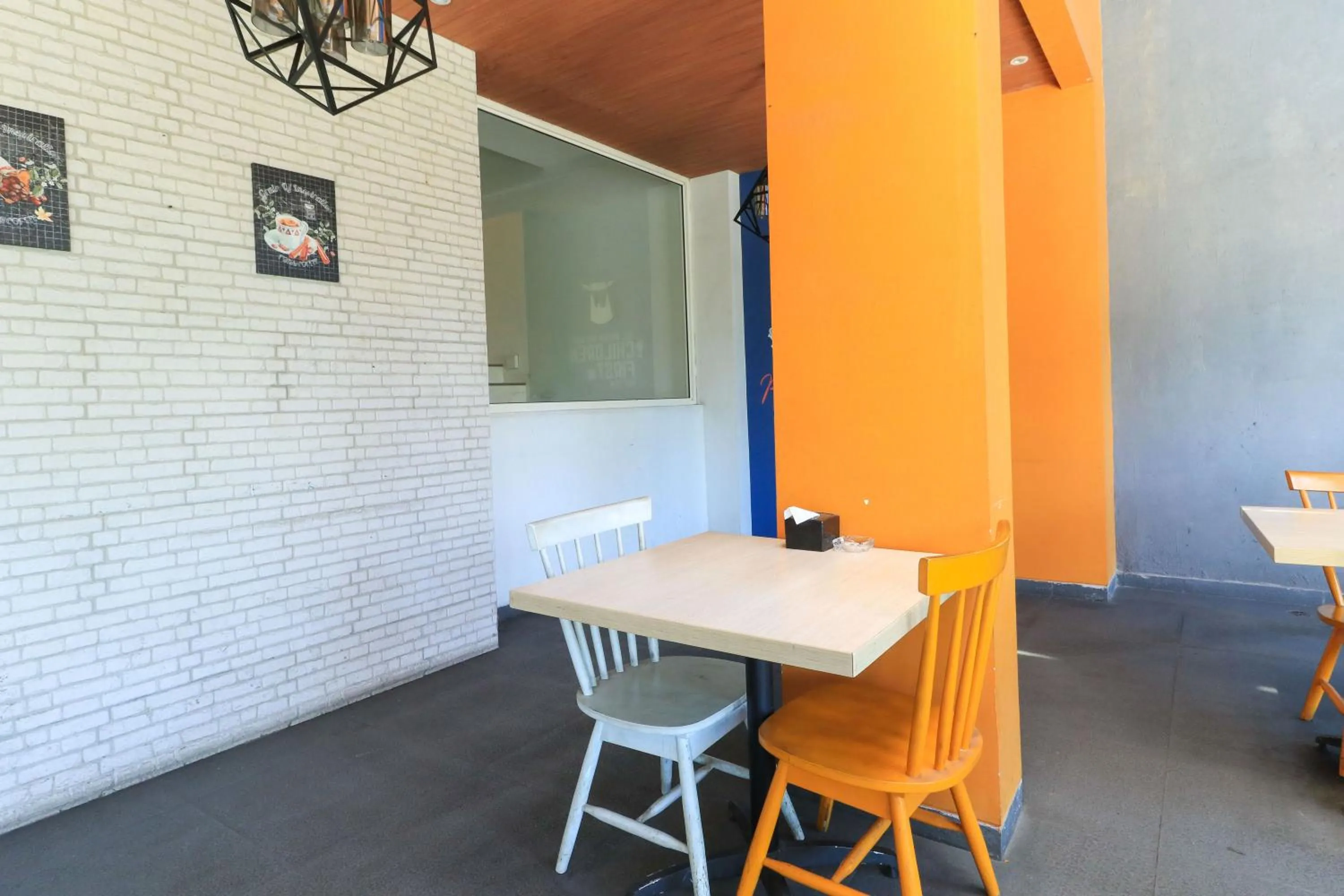 Dining area in Hotel Berlian International