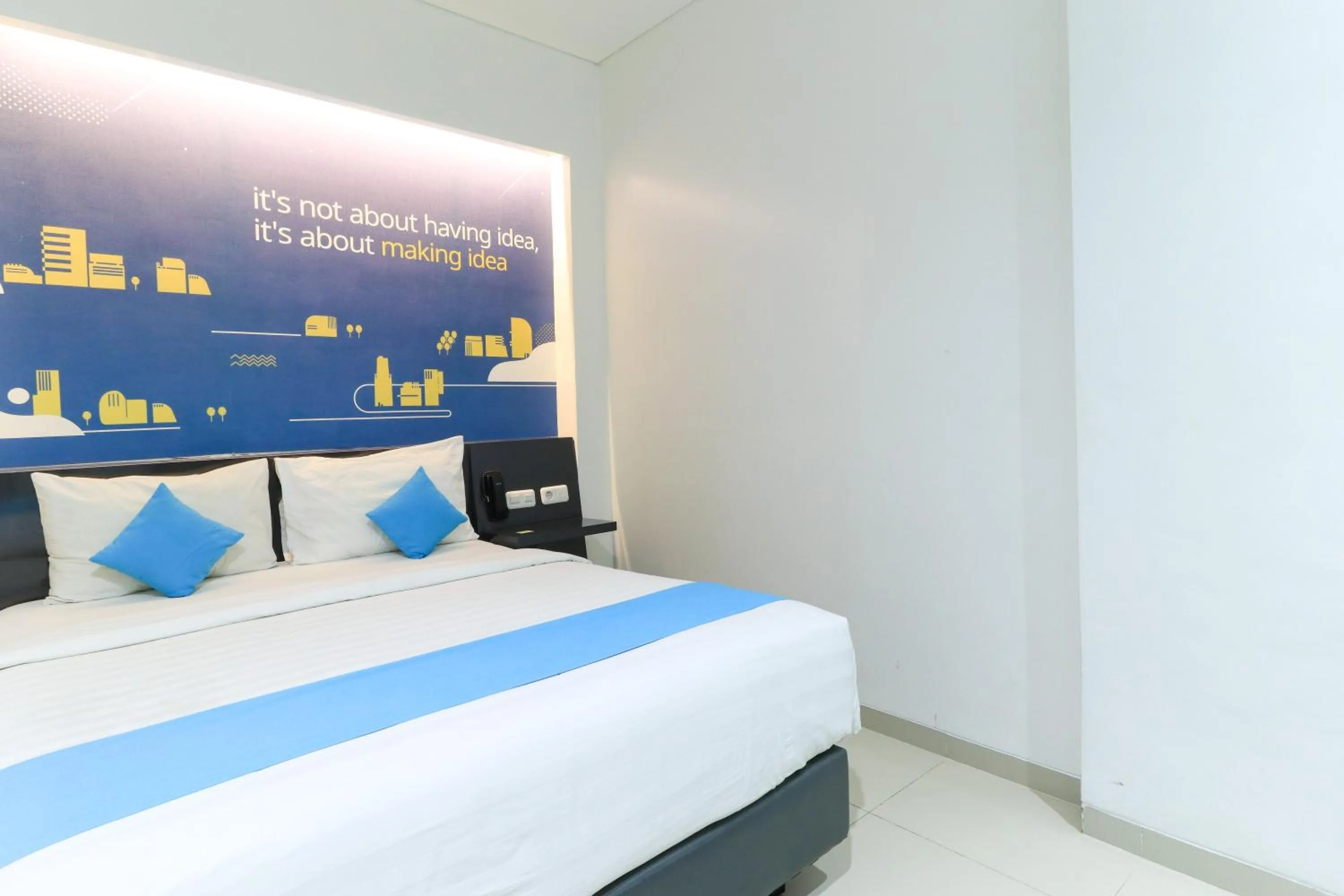 Bed in Hotel Berlian International