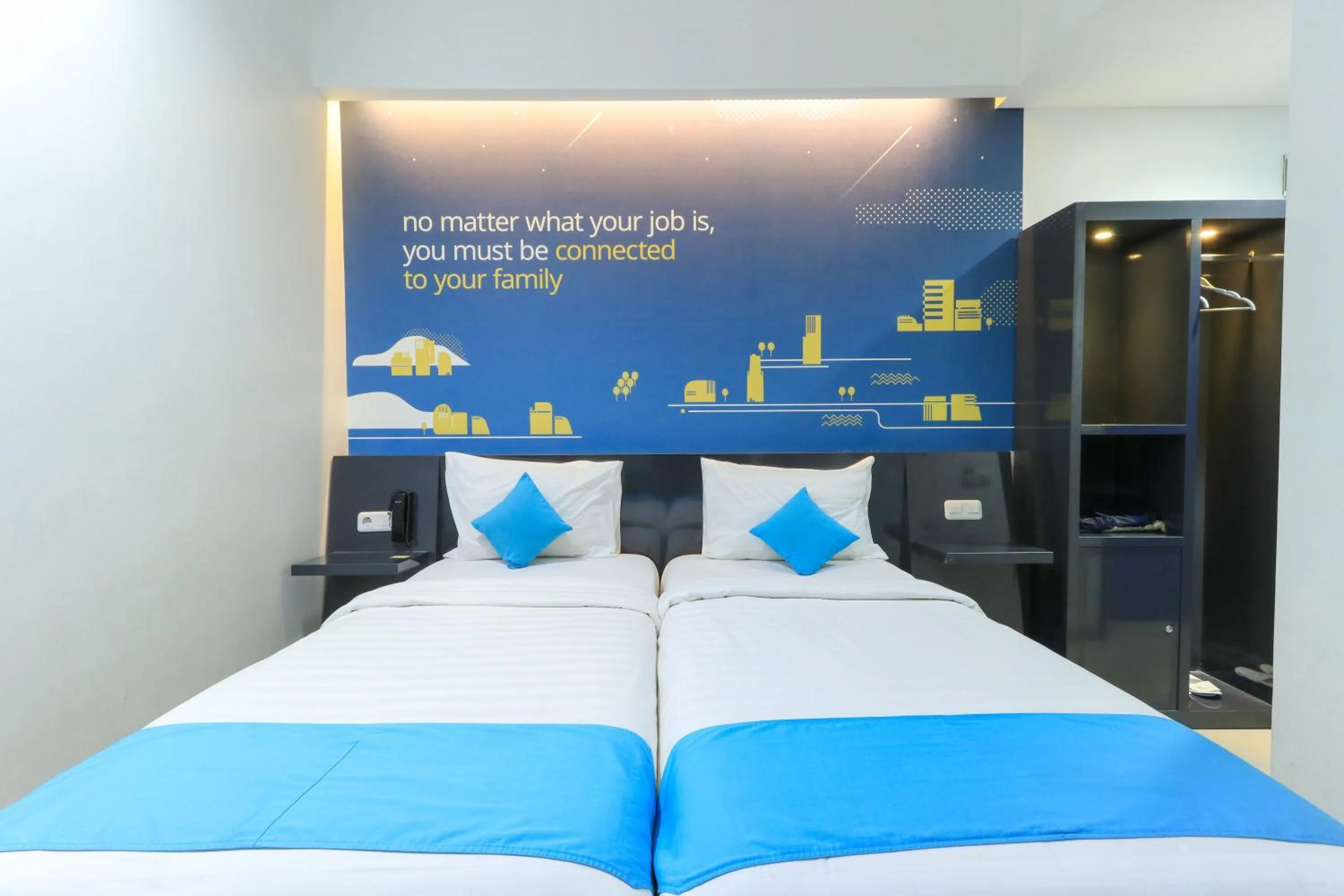 Bed in Hotel Berlian International