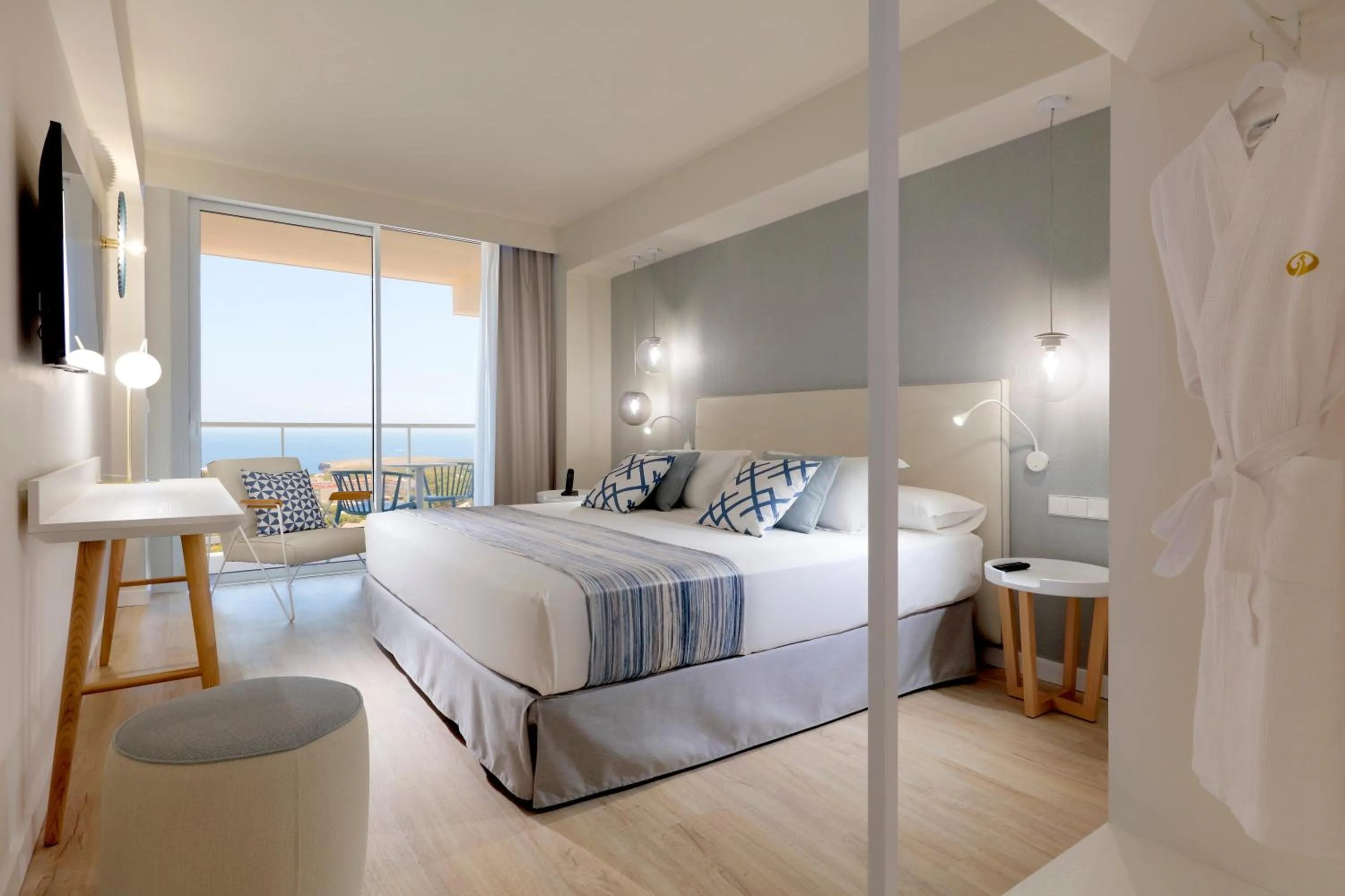 Bedroom, Bed in Palladium Hotel Menorca