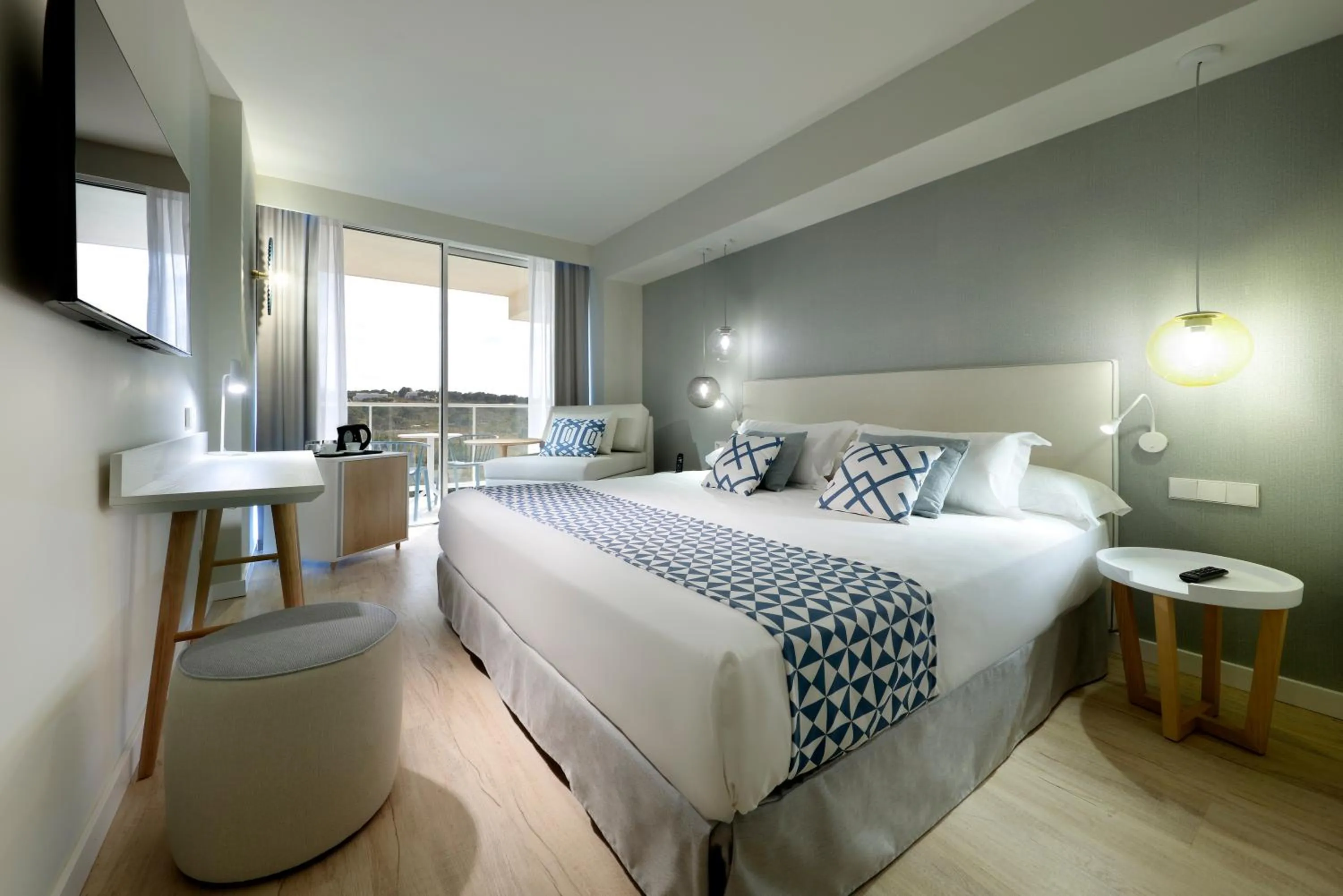 Bed in Palladium Hotel Menorca