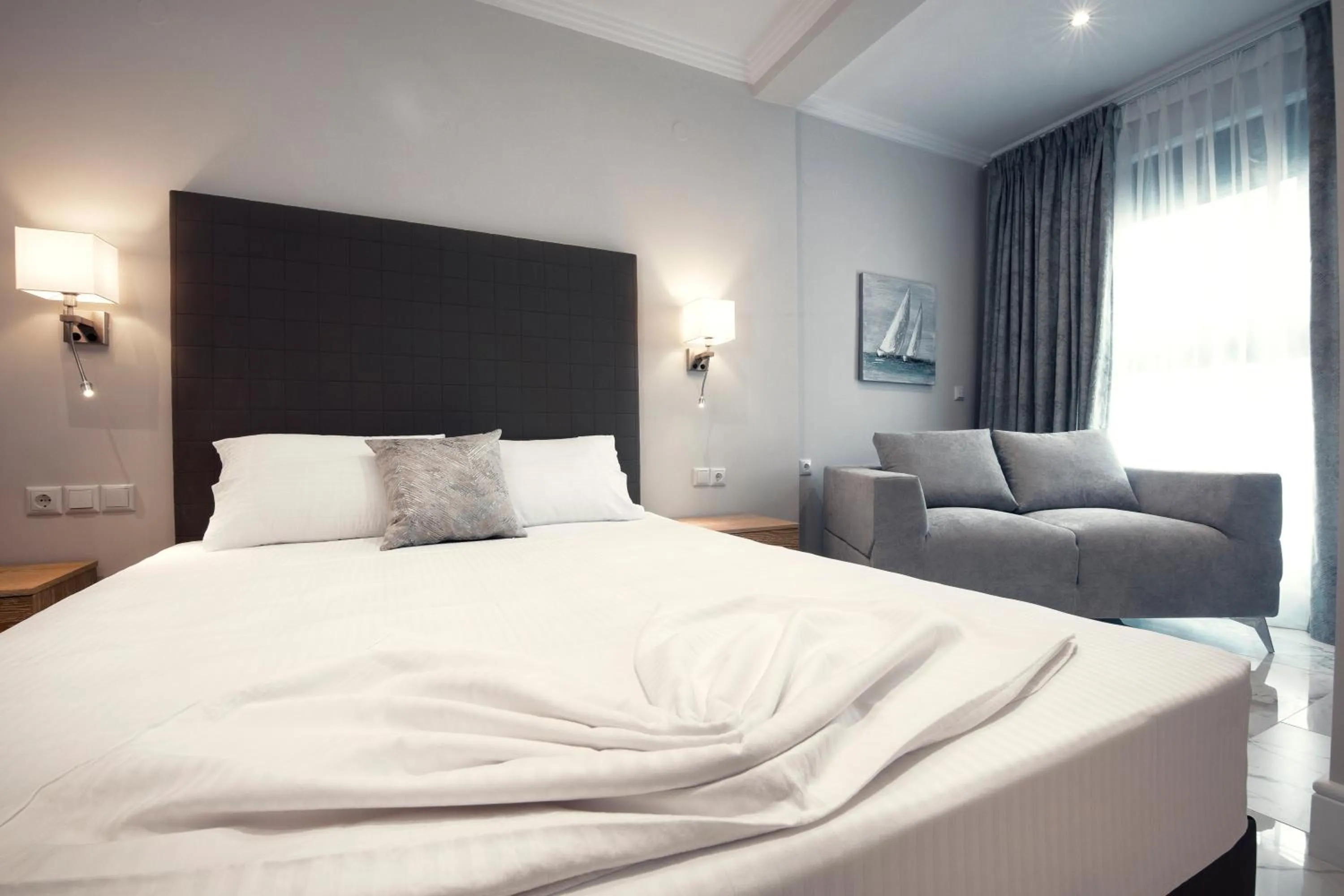 Bed in La Mer Apartments