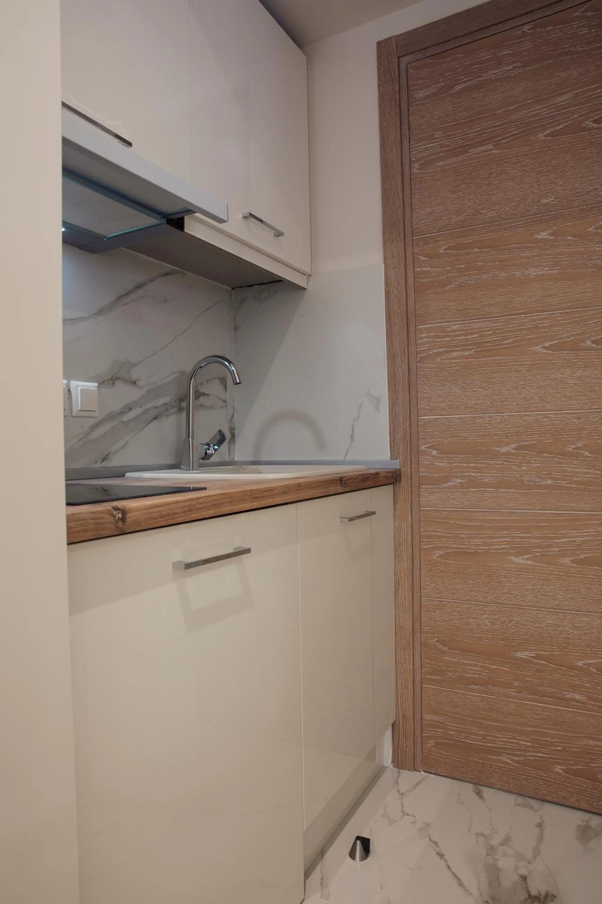 Kitchen or kitchenette in La Mer Apartments