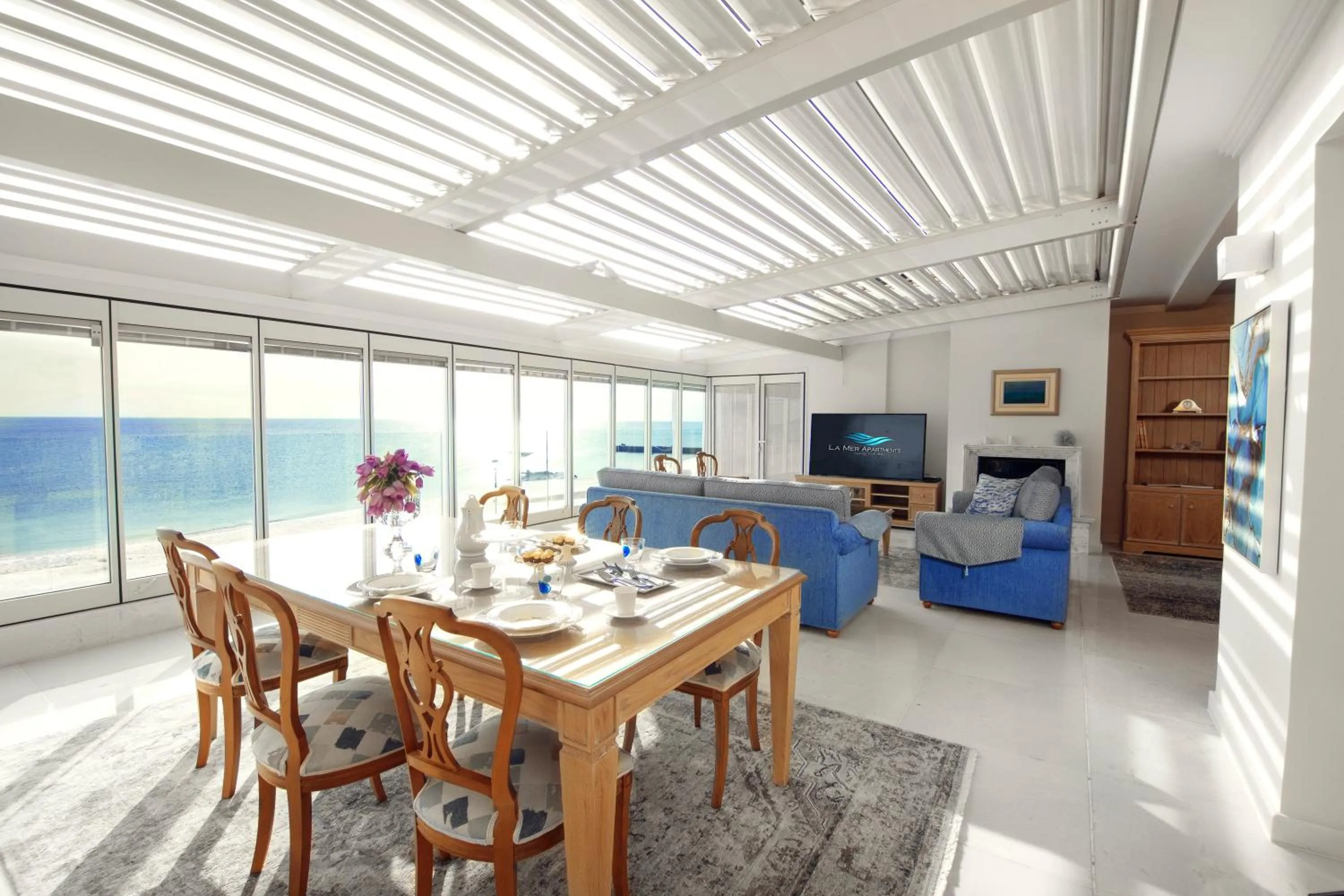 Sea view in La Mer Apartments