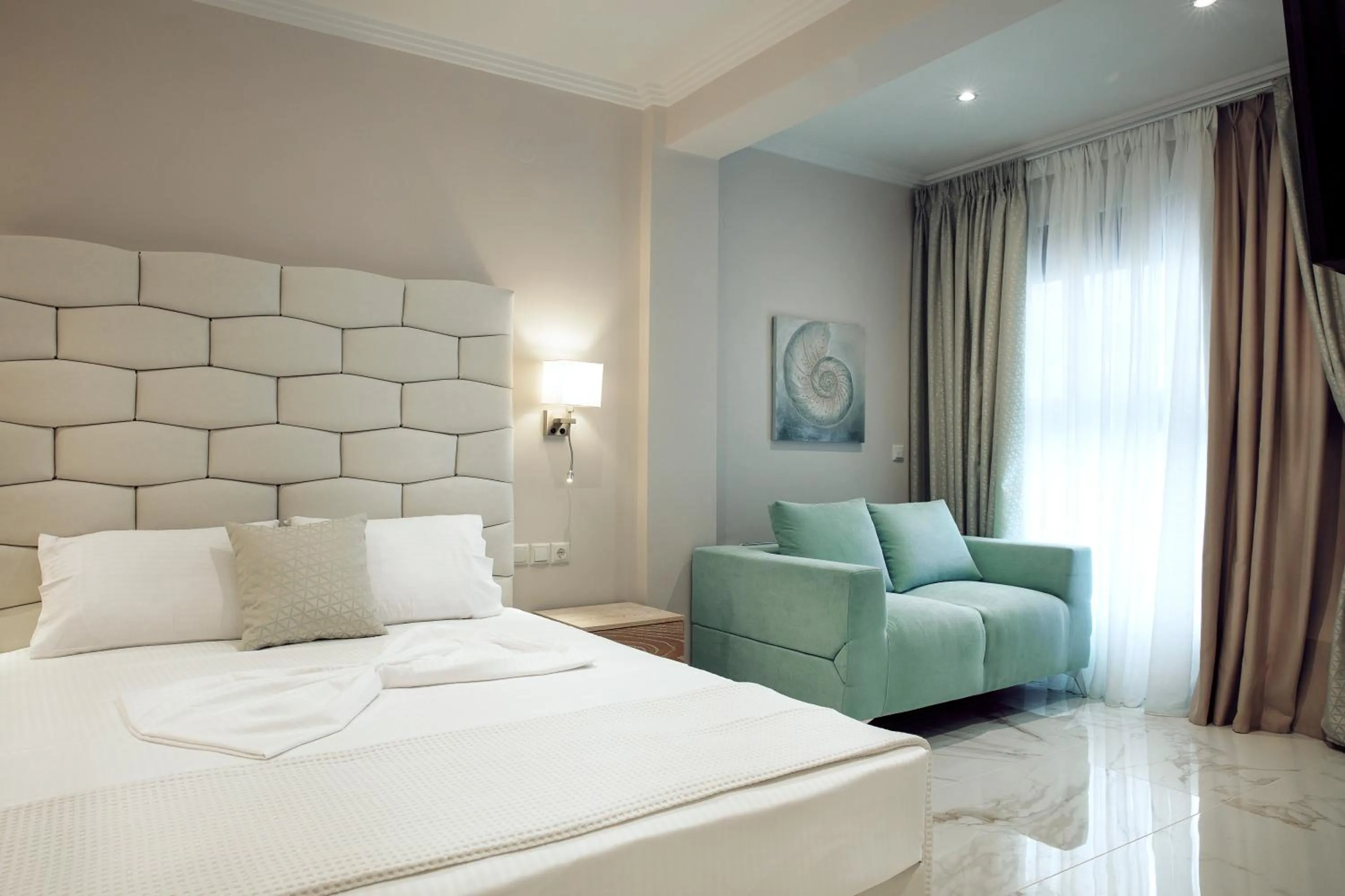 Bed in La Mer Apartments