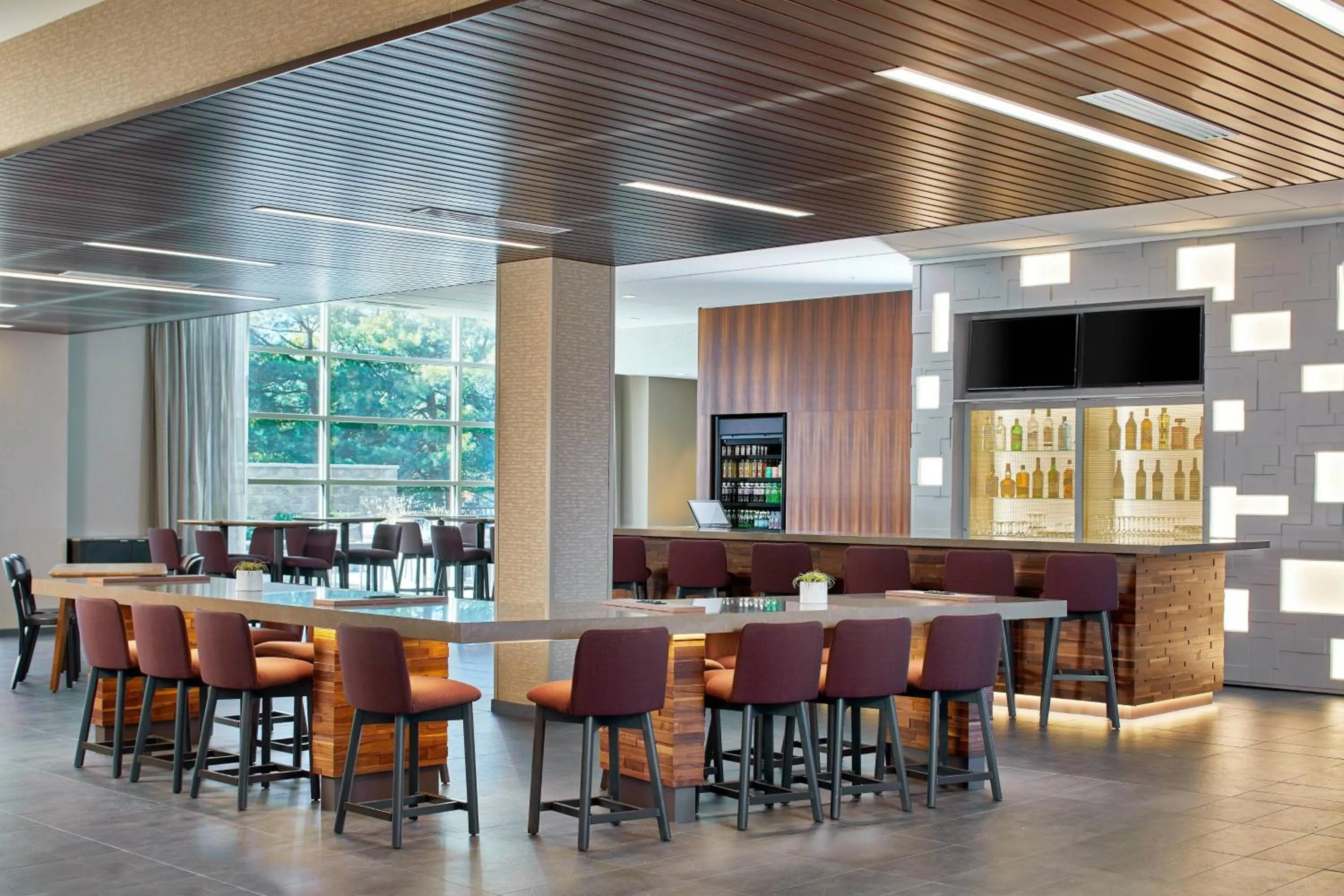 Restaurant/places to eat in Courtyard by Marriott Albany Airport