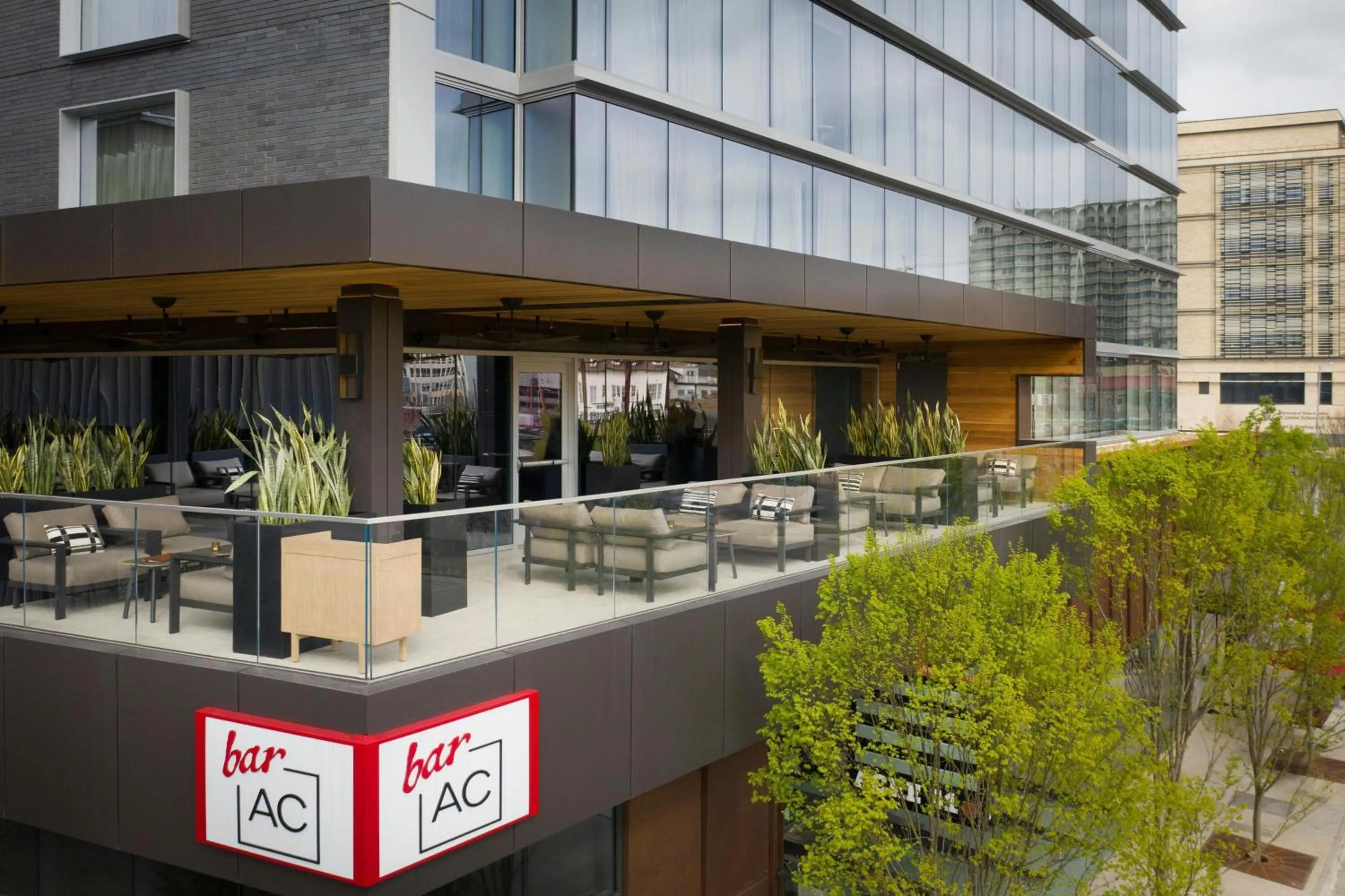 Lounge or bar in The Otis Hotel Austin, Autograph Collection