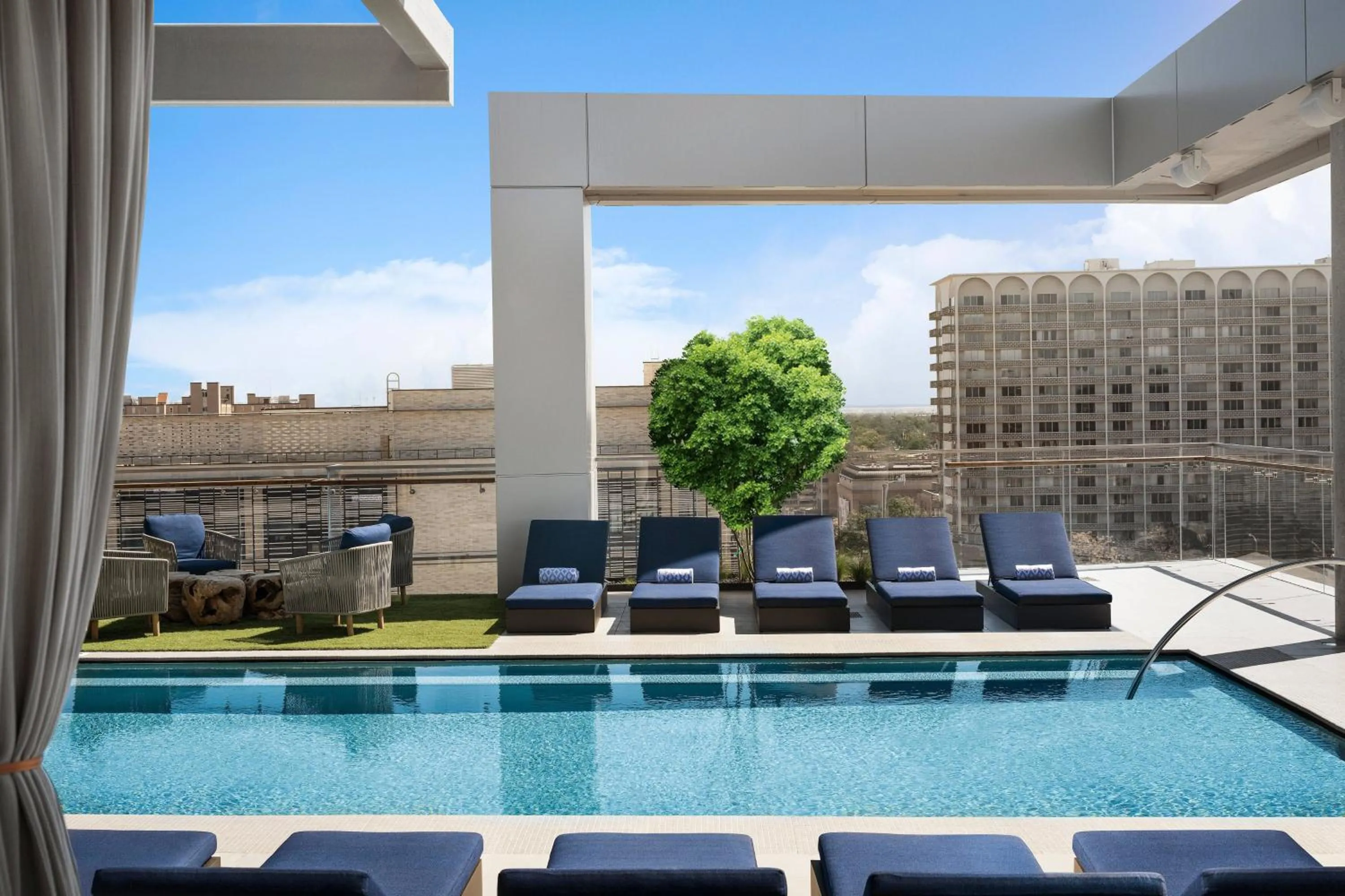 Swimming pool in The Otis Hotel Austin, Autograph Collection