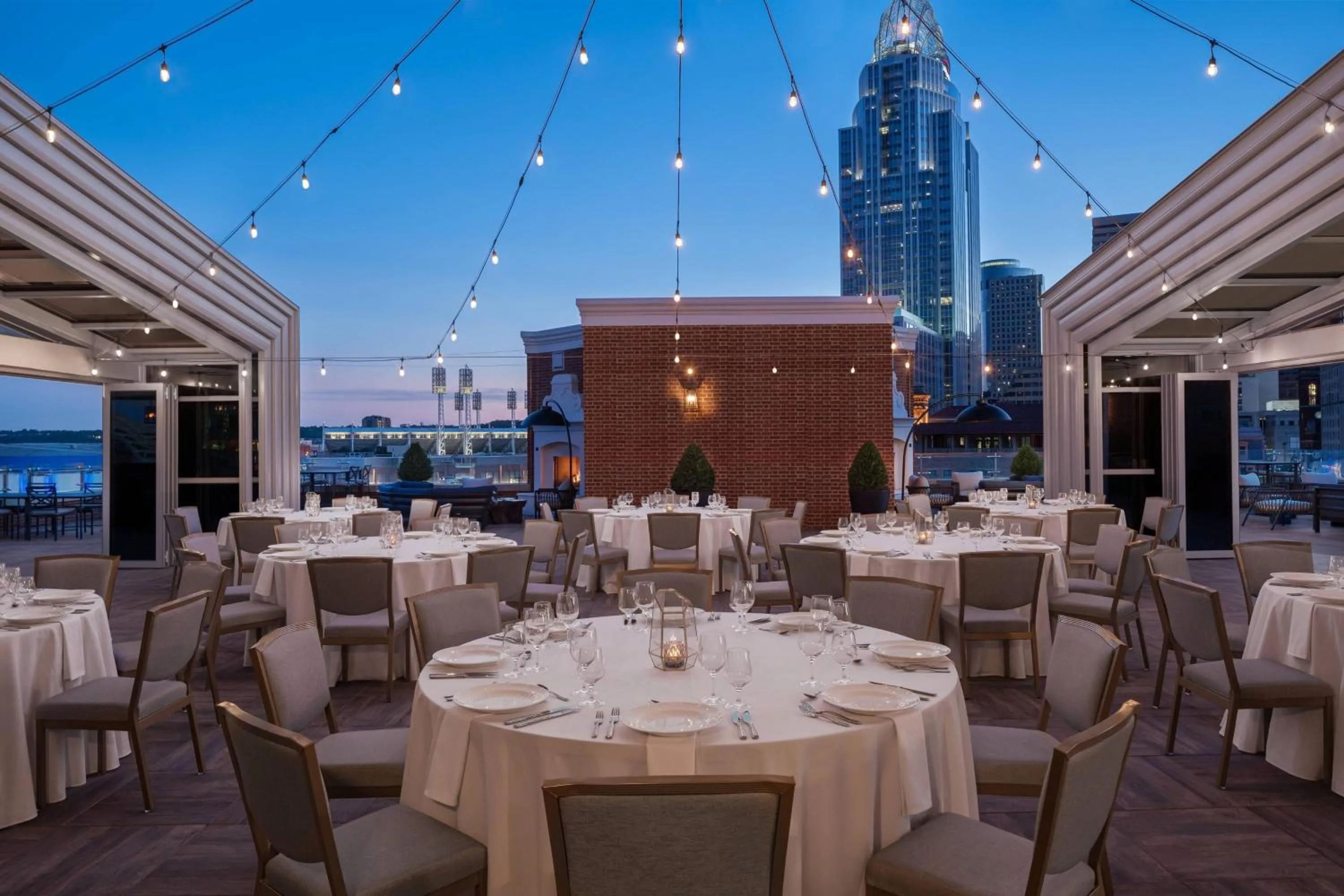 Restaurant/places to eat in The Lytle Park Hotel, Autograph Collection