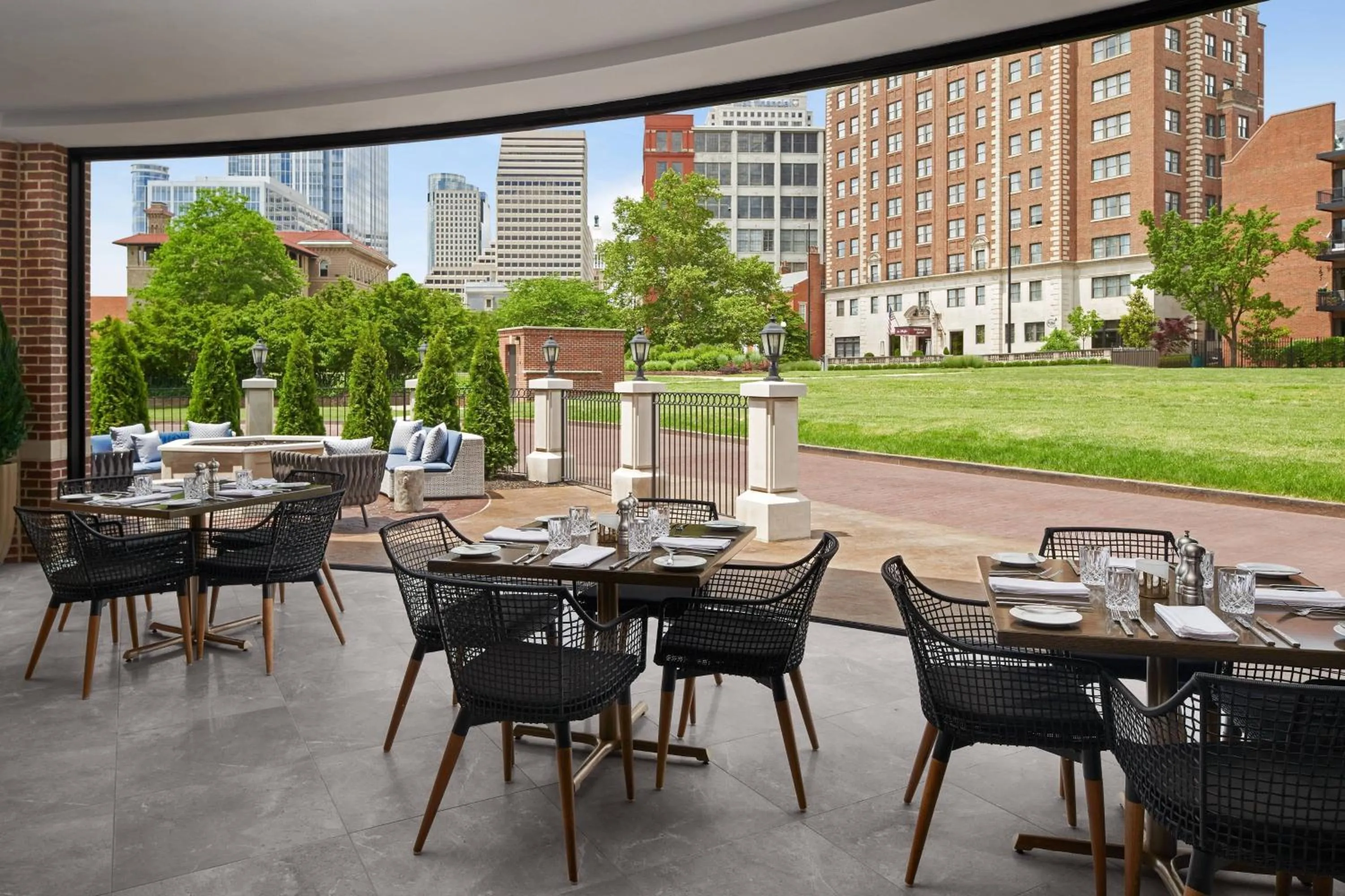 Restaurant/places to eat in The Lytle Park Hotel, Autograph Collection