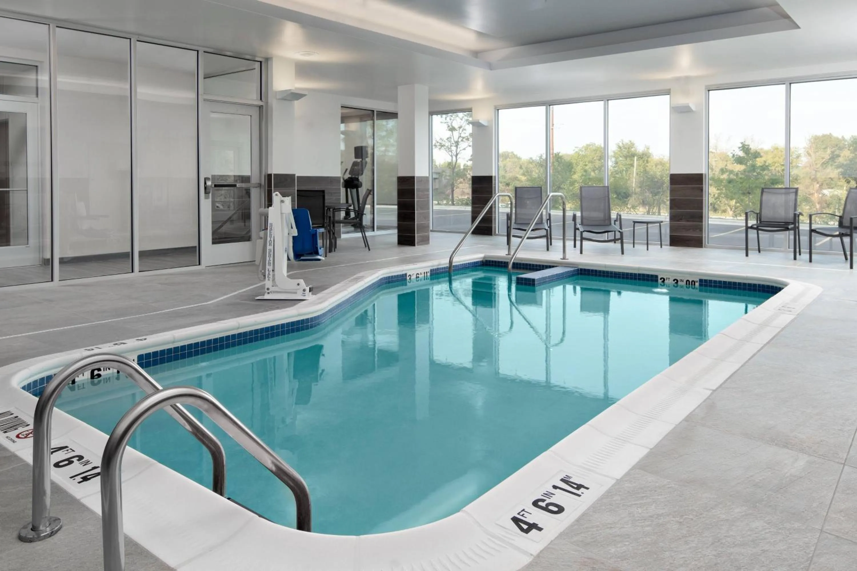Swimming pool in Fairfield Inn & Suites by Marriott Lake Geneva