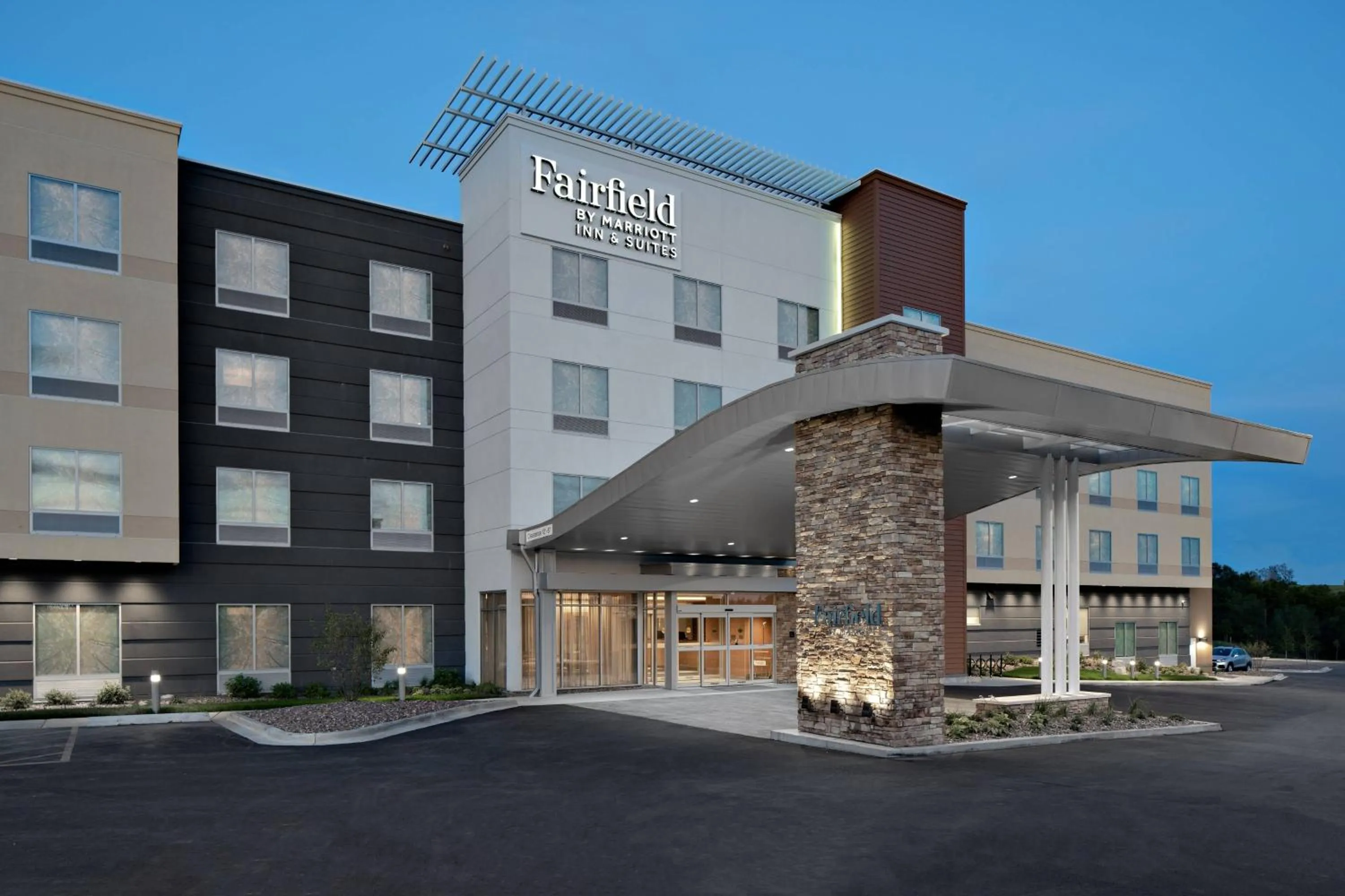 Property building in Fairfield Inn & Suites by Marriott Lake Geneva