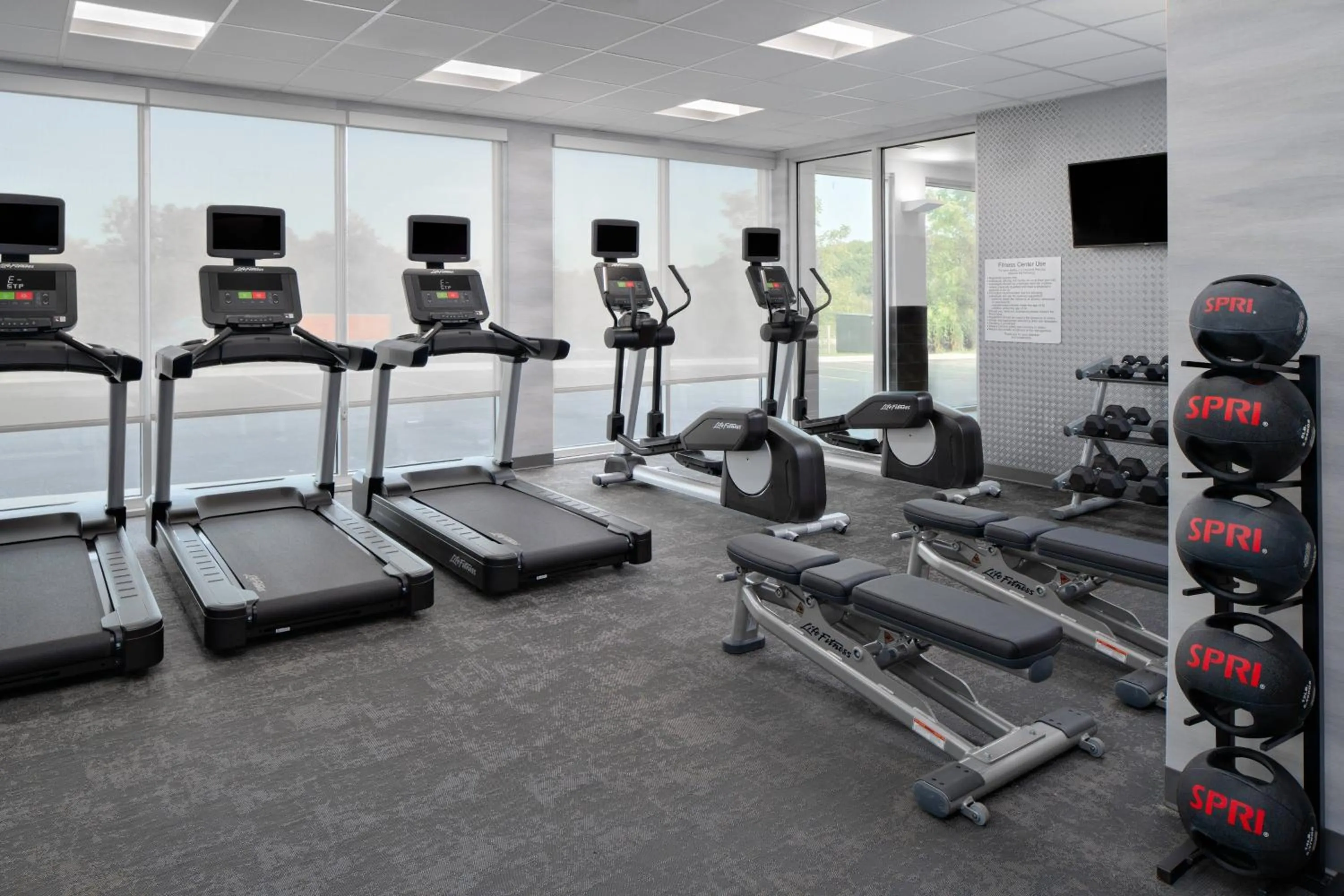 Fitness centre/facilities in Fairfield Inn & Suites by Marriott Lake Geneva