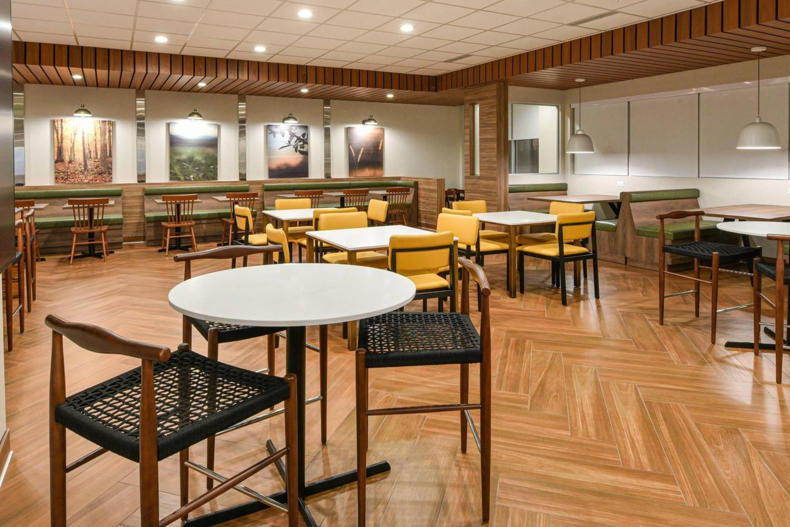 Breakfast in Fairfield Inn & Suites by Marriott Moorpark Ventura County