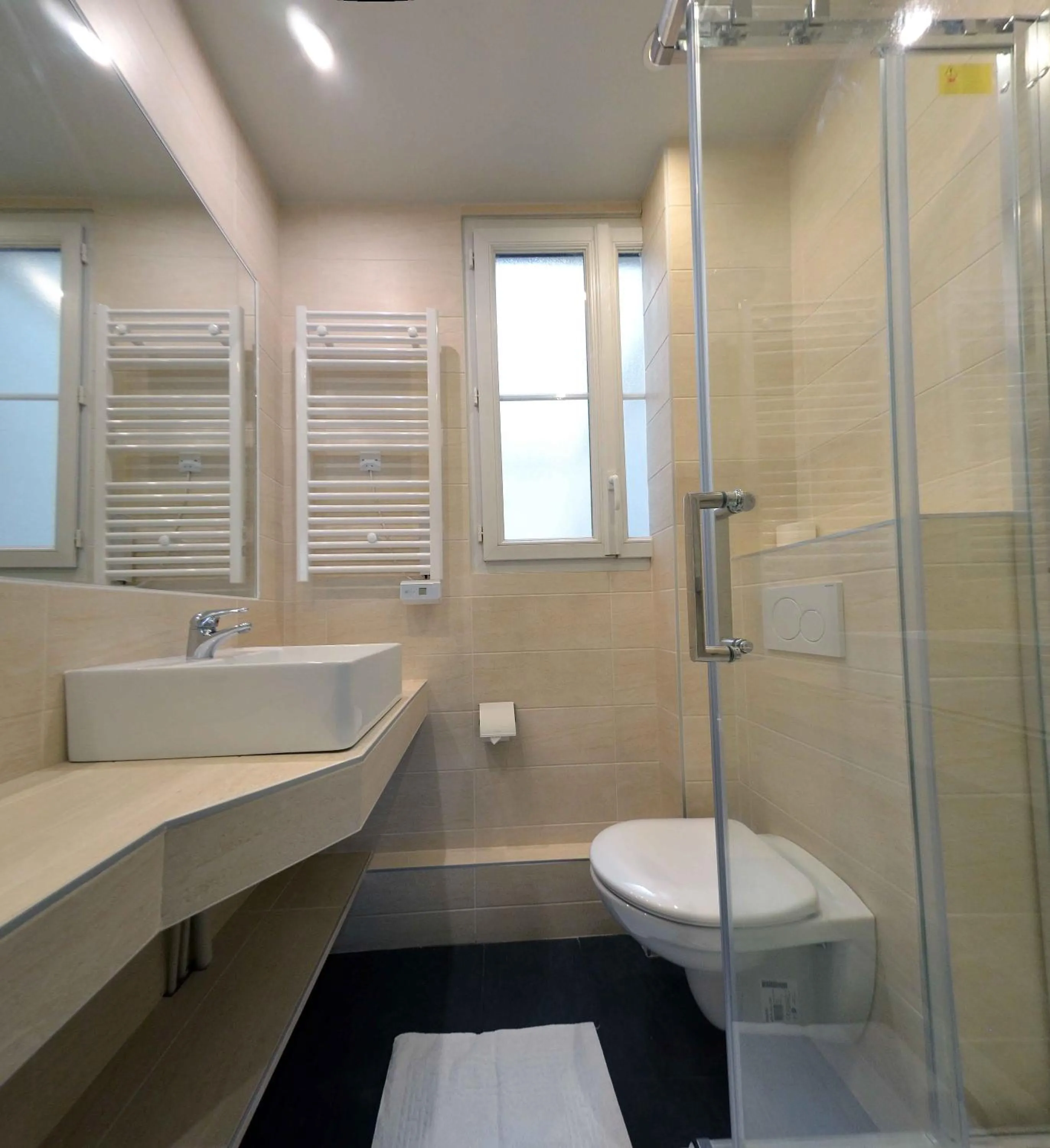 Bathroom in Ribera Eiffel