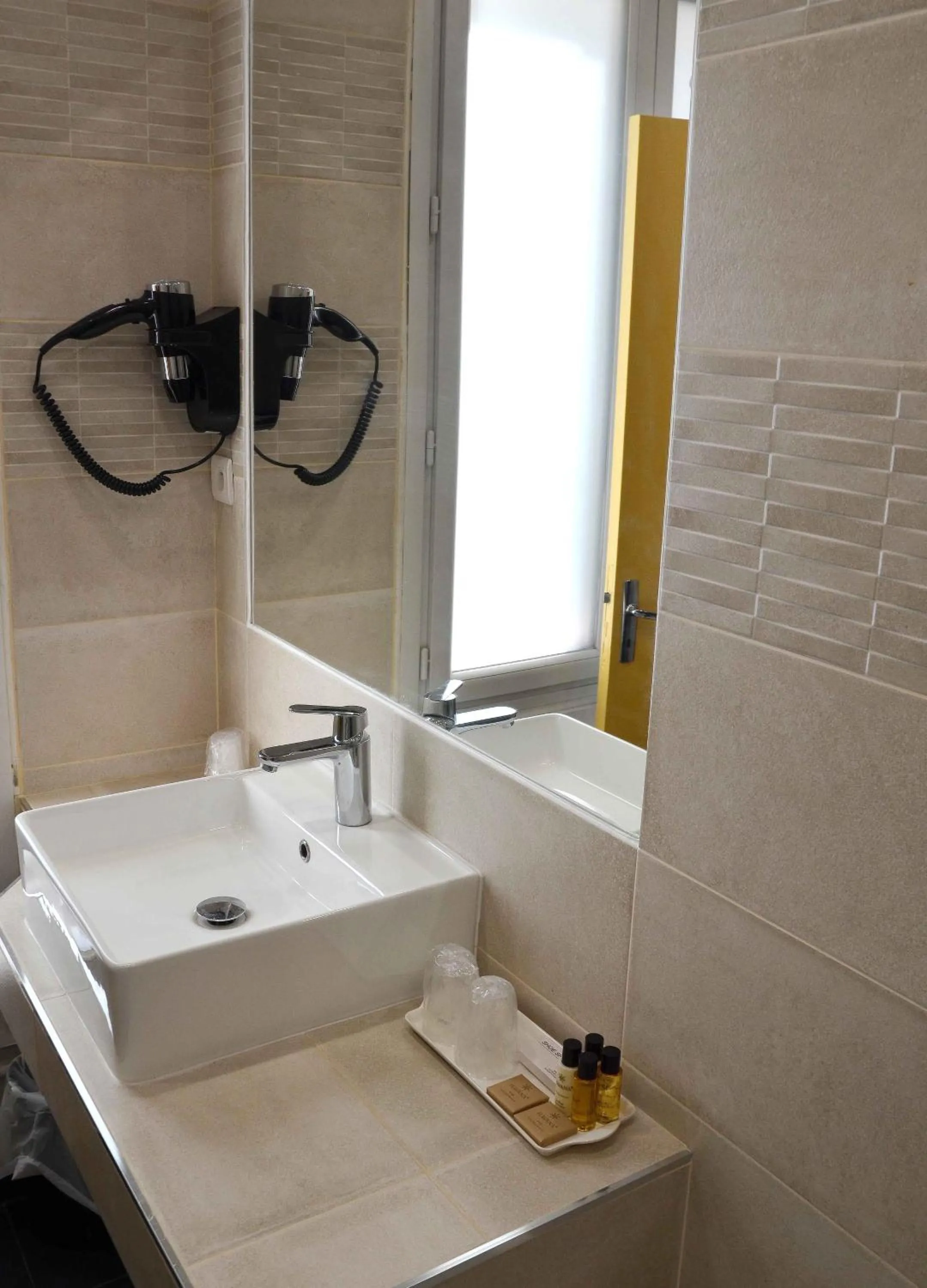 Bathroom in Ribera Eiffel