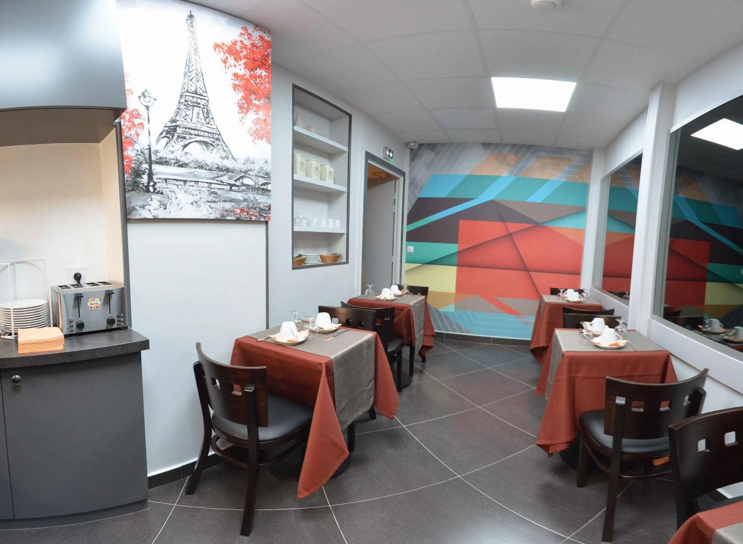 Restaurant/Places to Eat in Ribera Eiffel