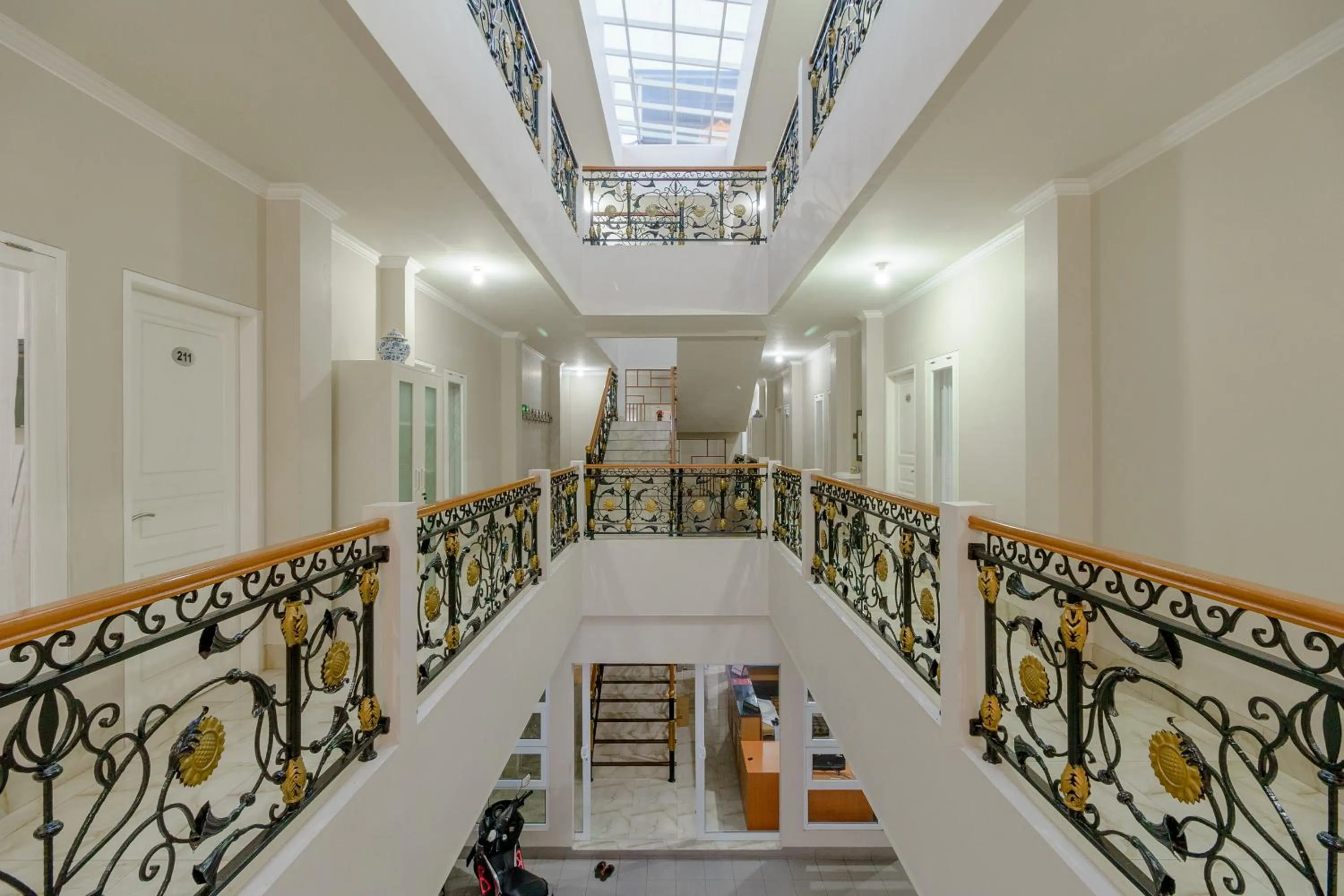Balcony/Terrace in RedDoorz near Taman Makam Pahlawan Cikutra