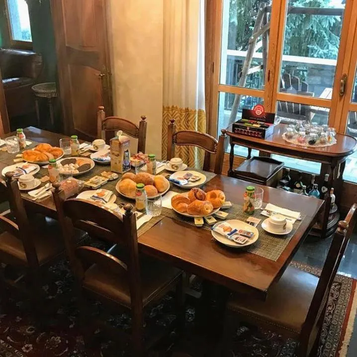 Buffet breakfast in Sunshine-bnb