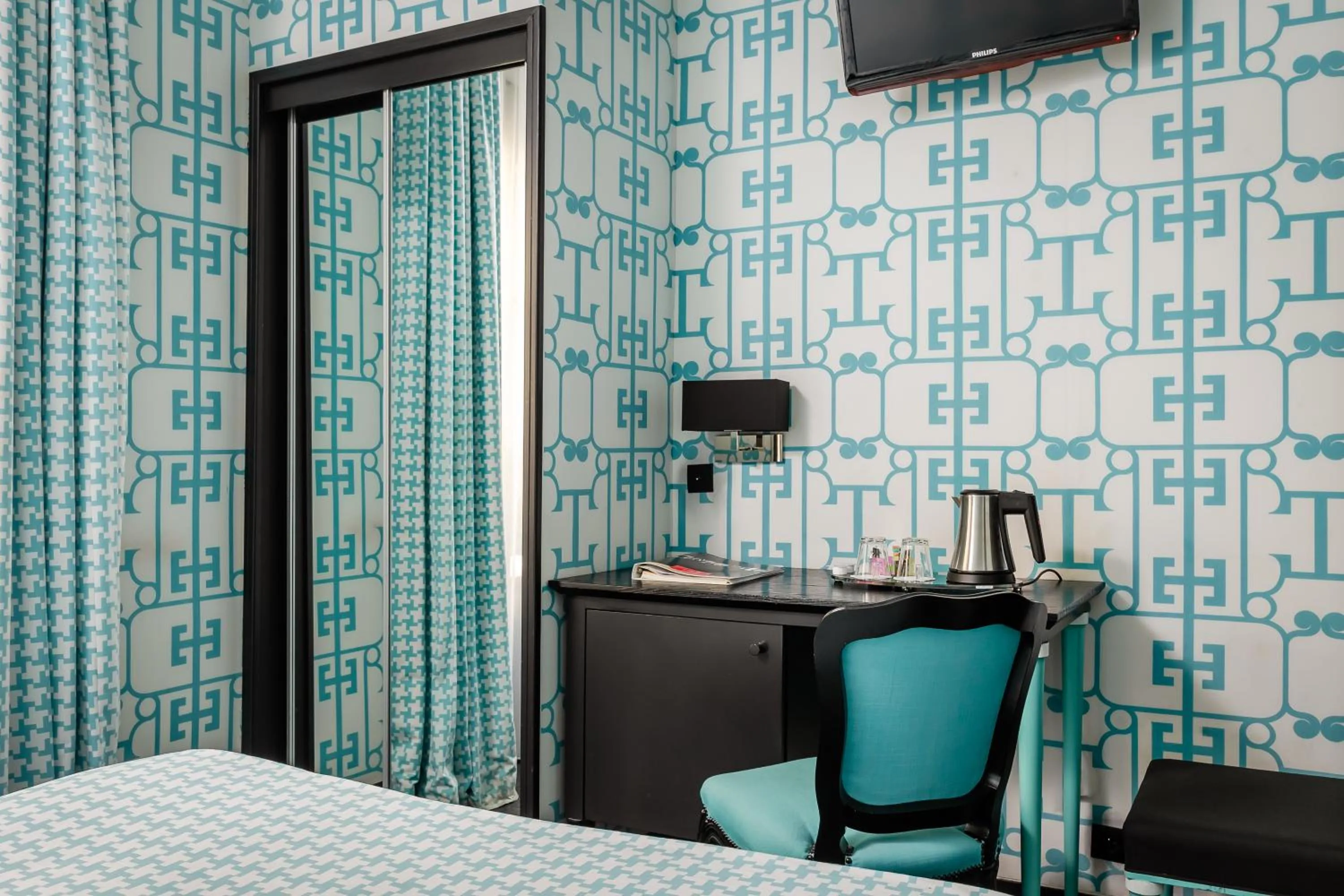 Coffee/tea facilities, Bed in Monceau Elysées