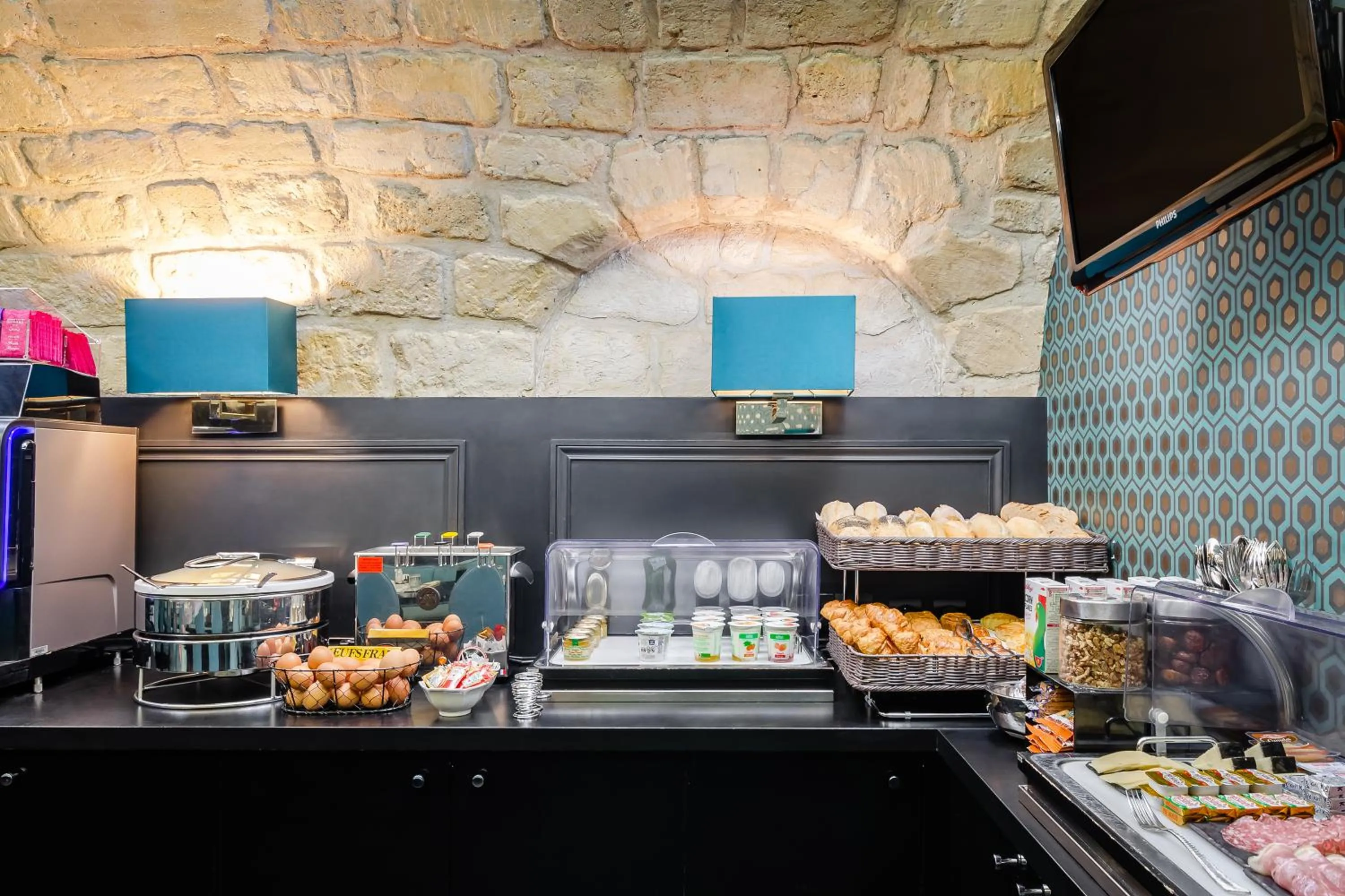 Buffet breakfast in Monceau Elysées