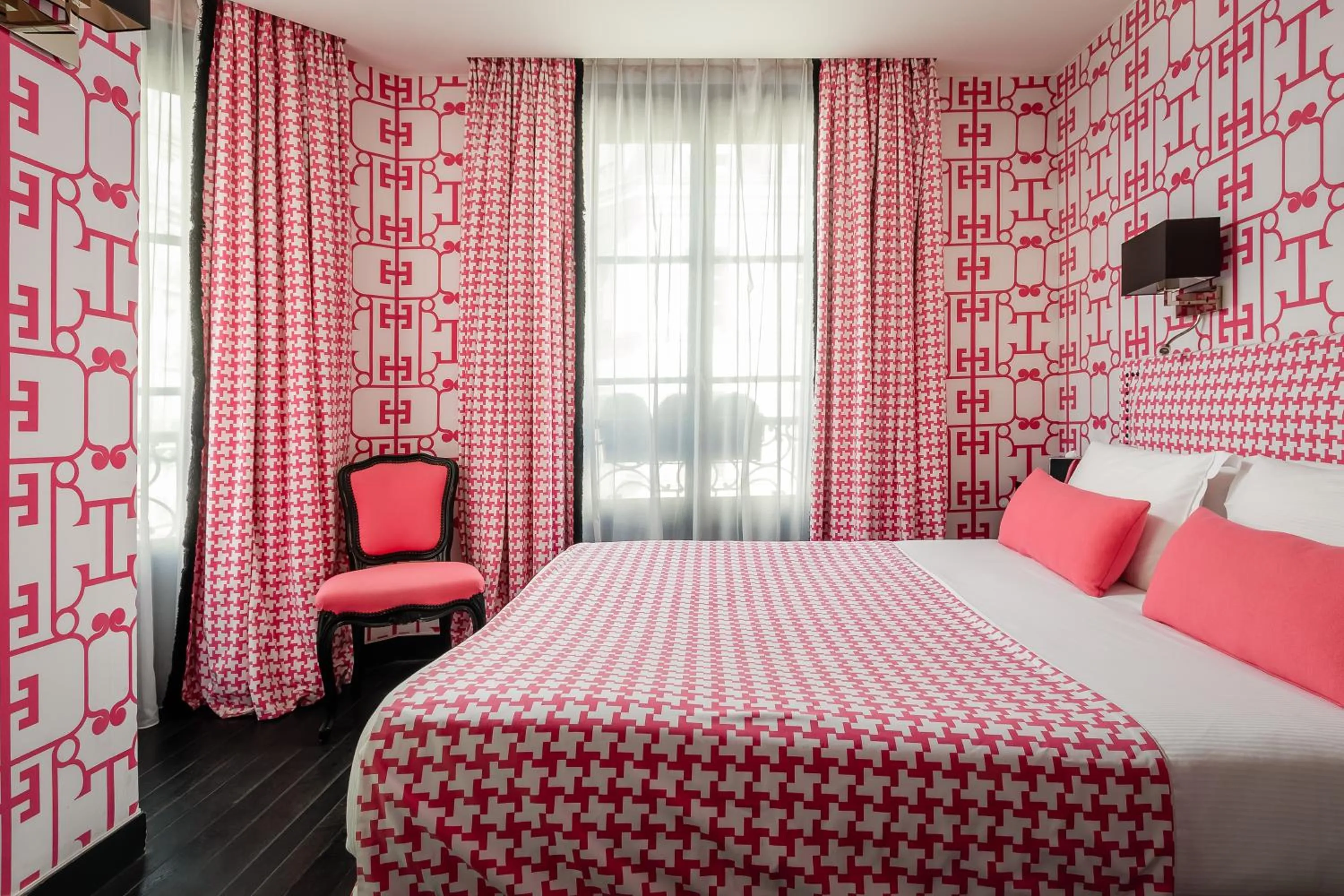 Bed in Monceau Elysées