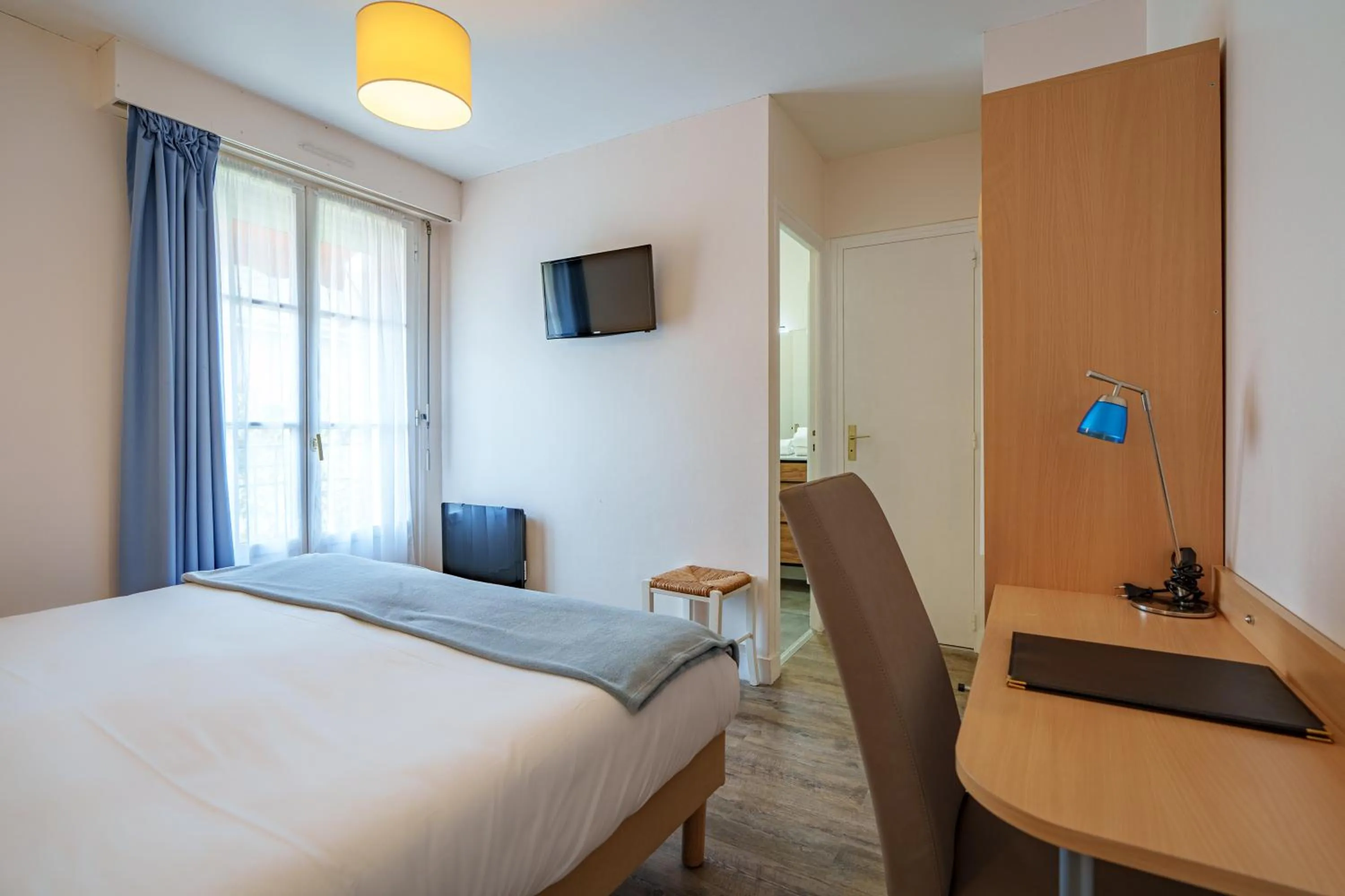 Bed in Hotel Val De Loire