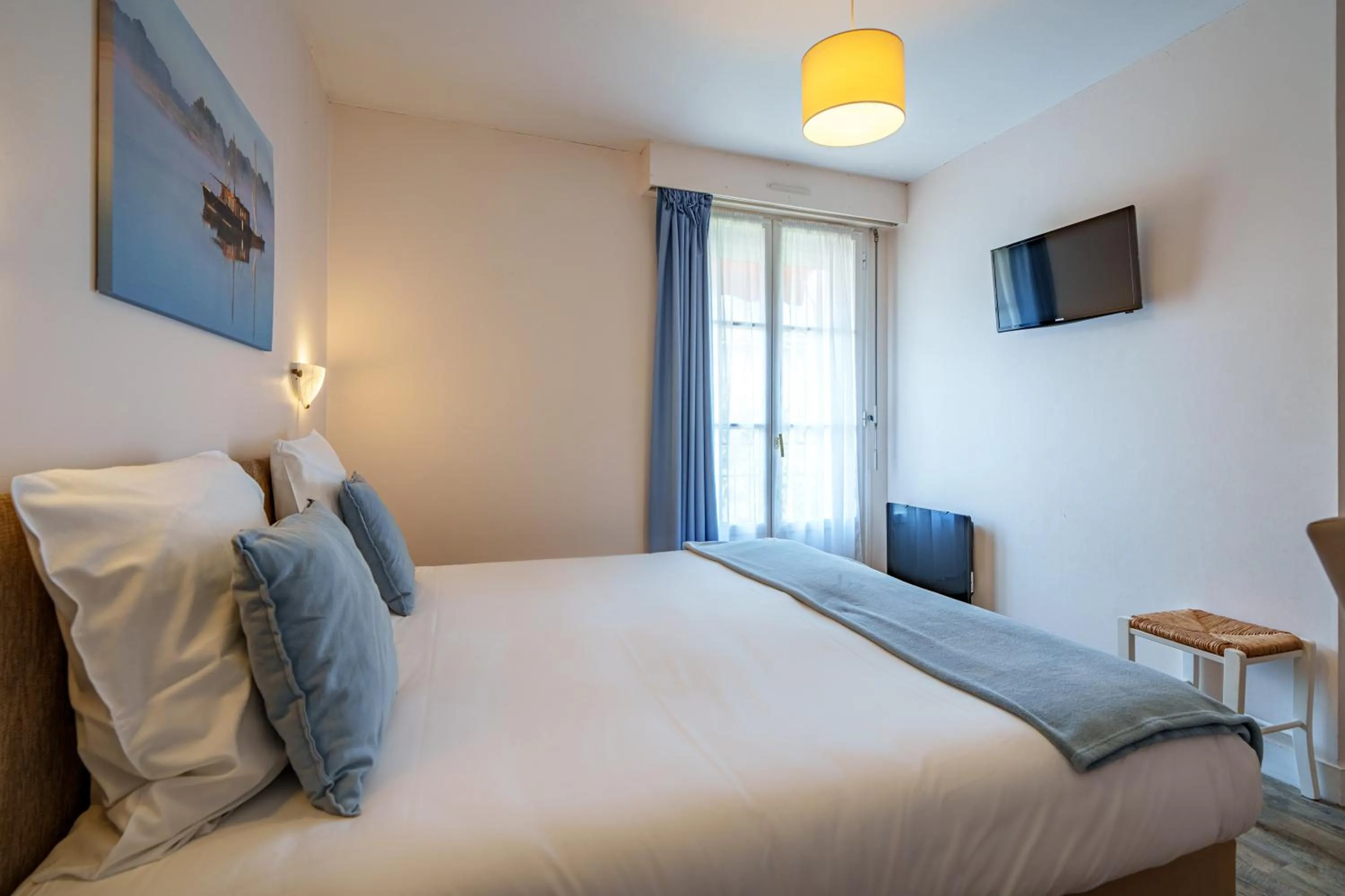 Bed in Hotel Val De Loire