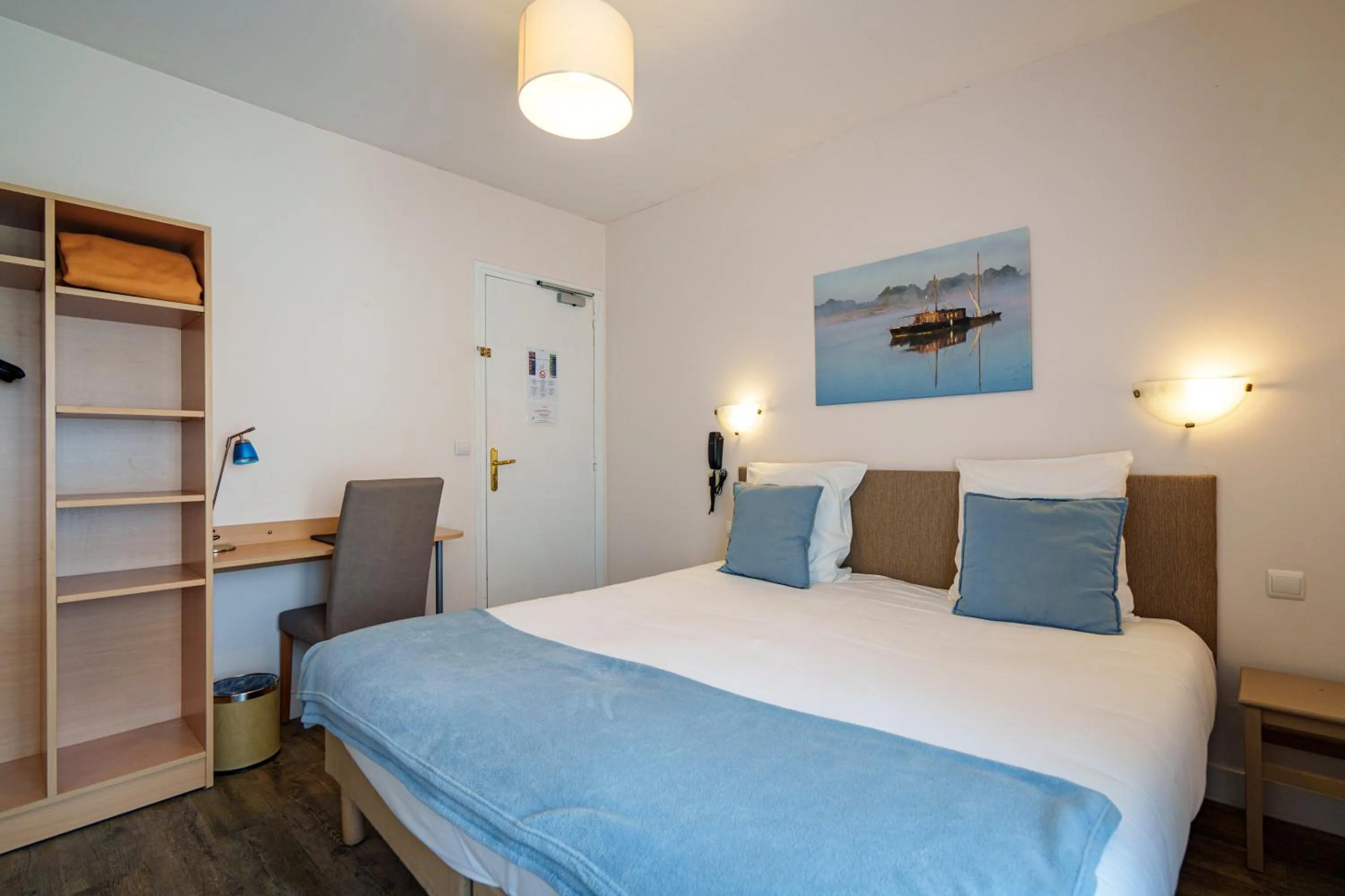 Bed in Hotel Val De Loire