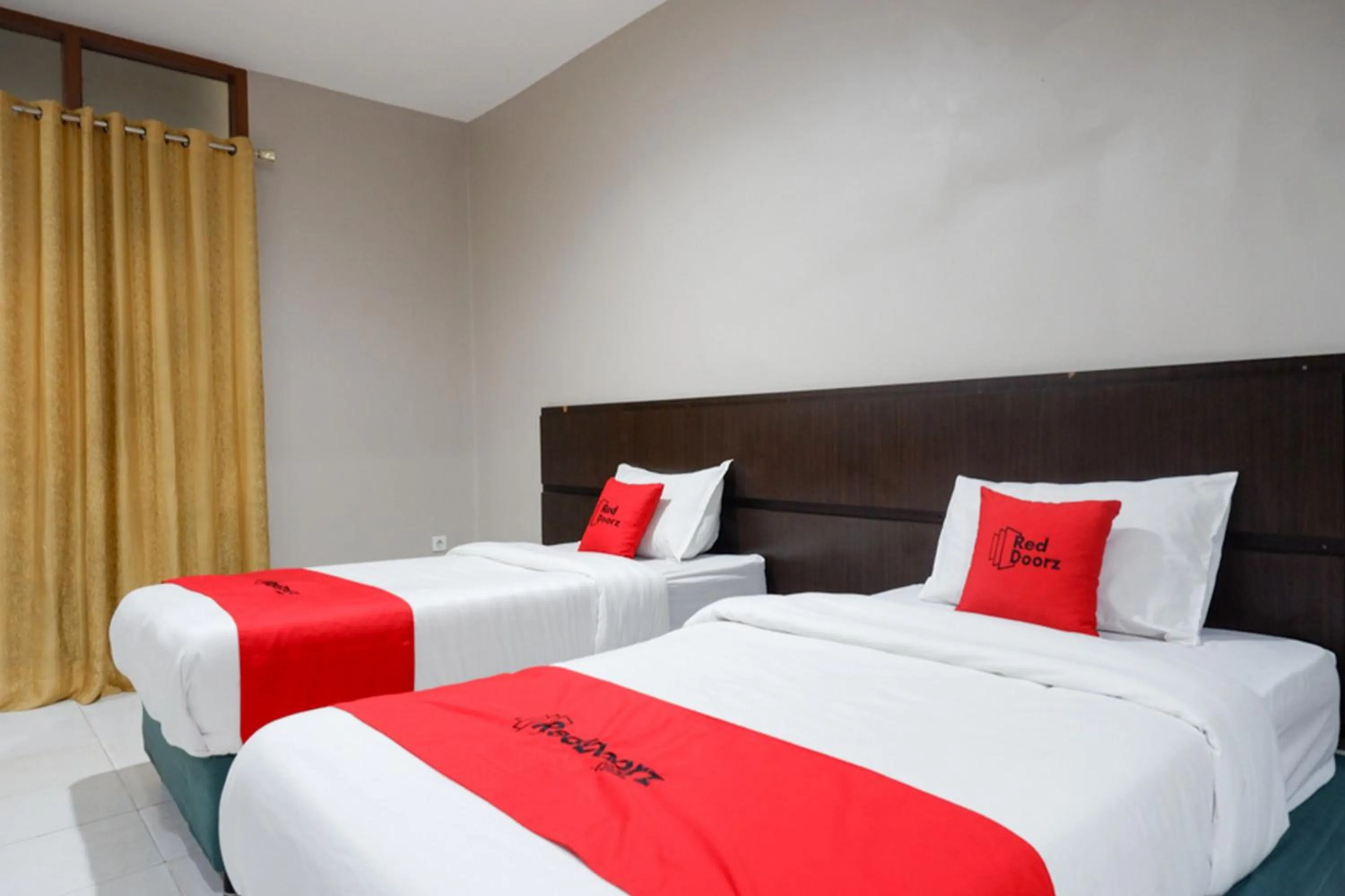 Bedroom, Bed in RedDoorz Plus at Hotel Srikandi Kendari