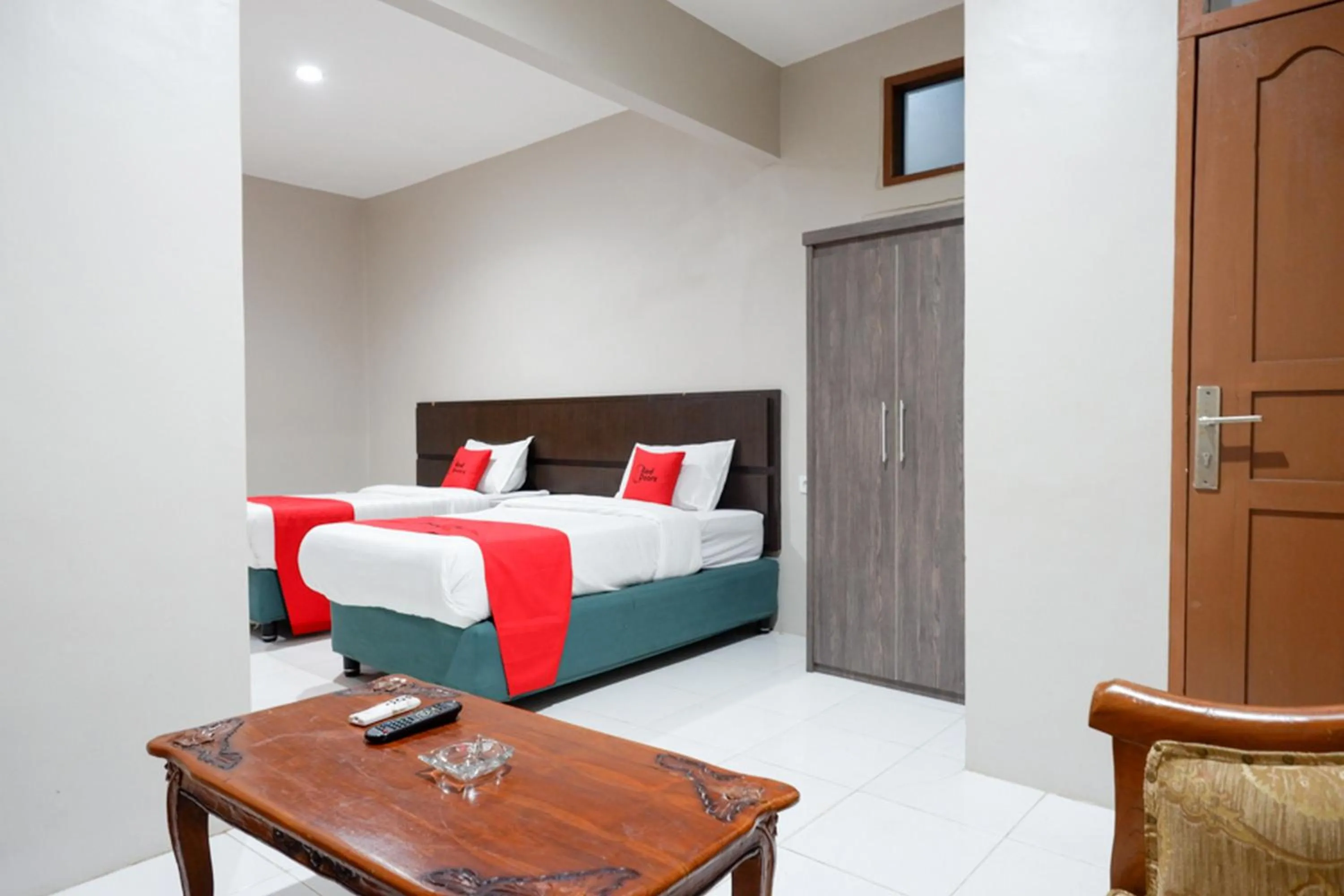 Bedroom, Bed in RedDoorz Plus at Hotel Srikandi Kendari