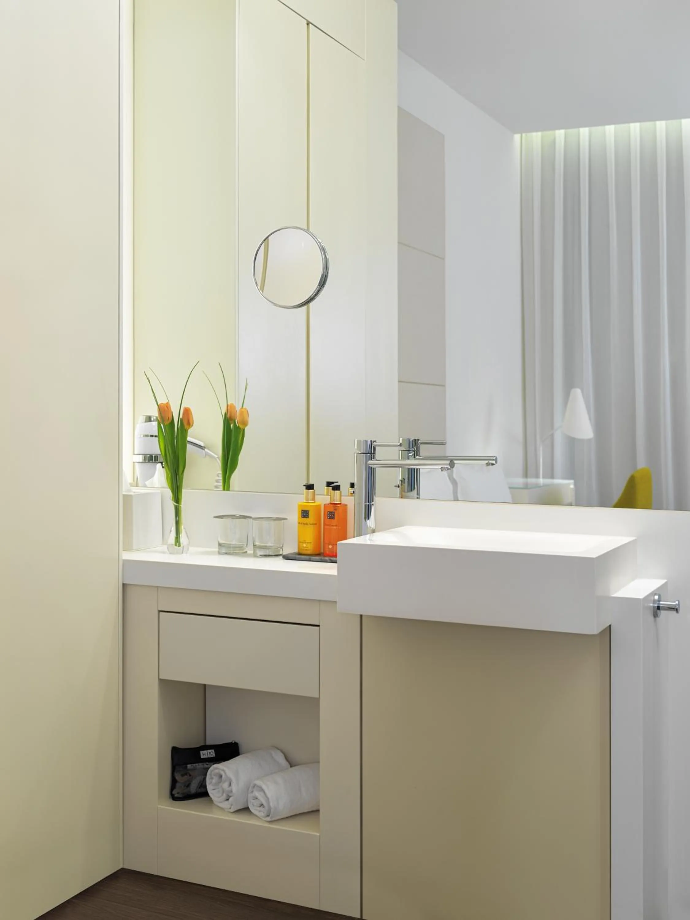 Bathroom in H10 Urquinaona Plaza