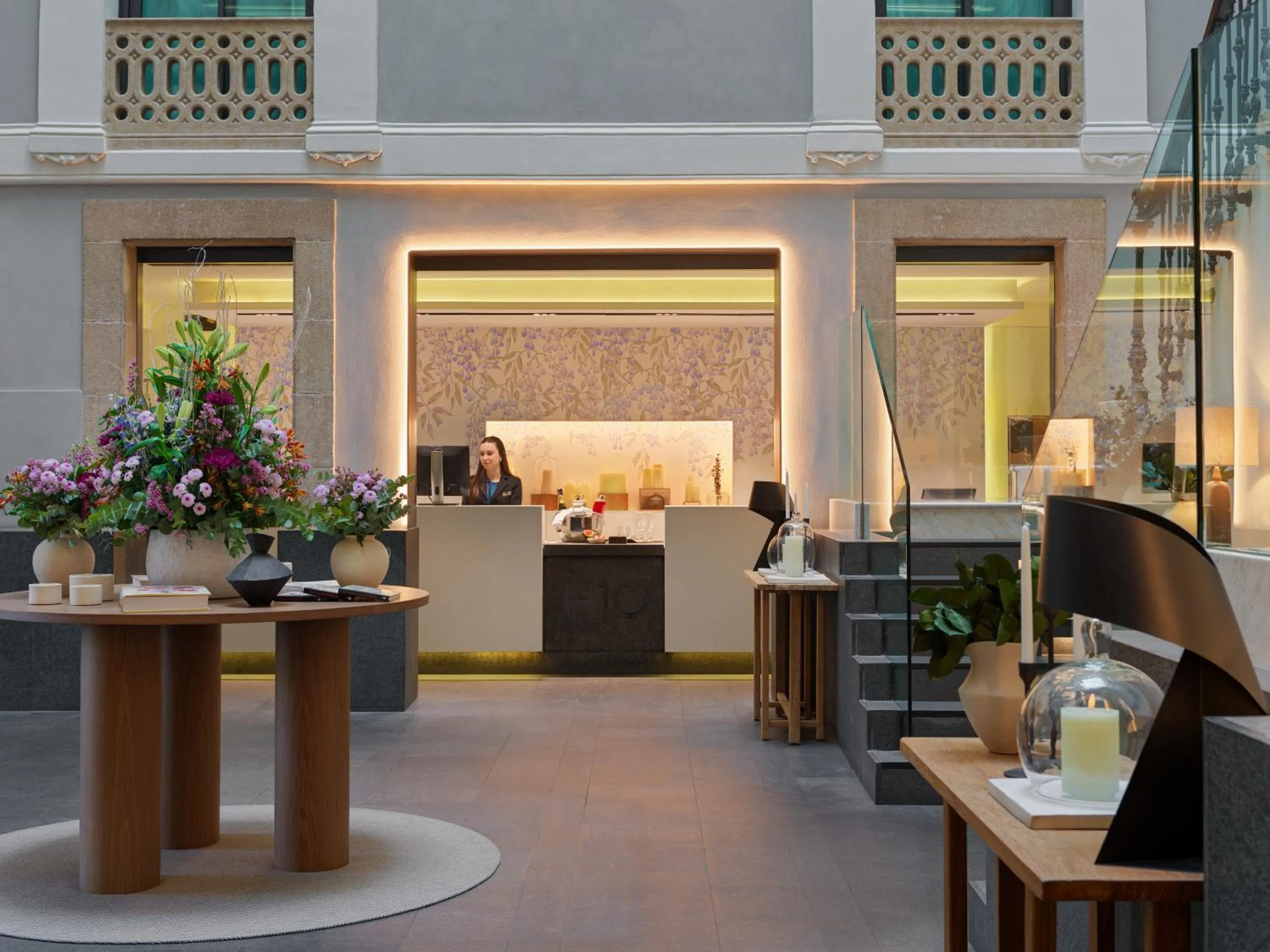 Lobby or reception in H10 Urquinaona Plaza