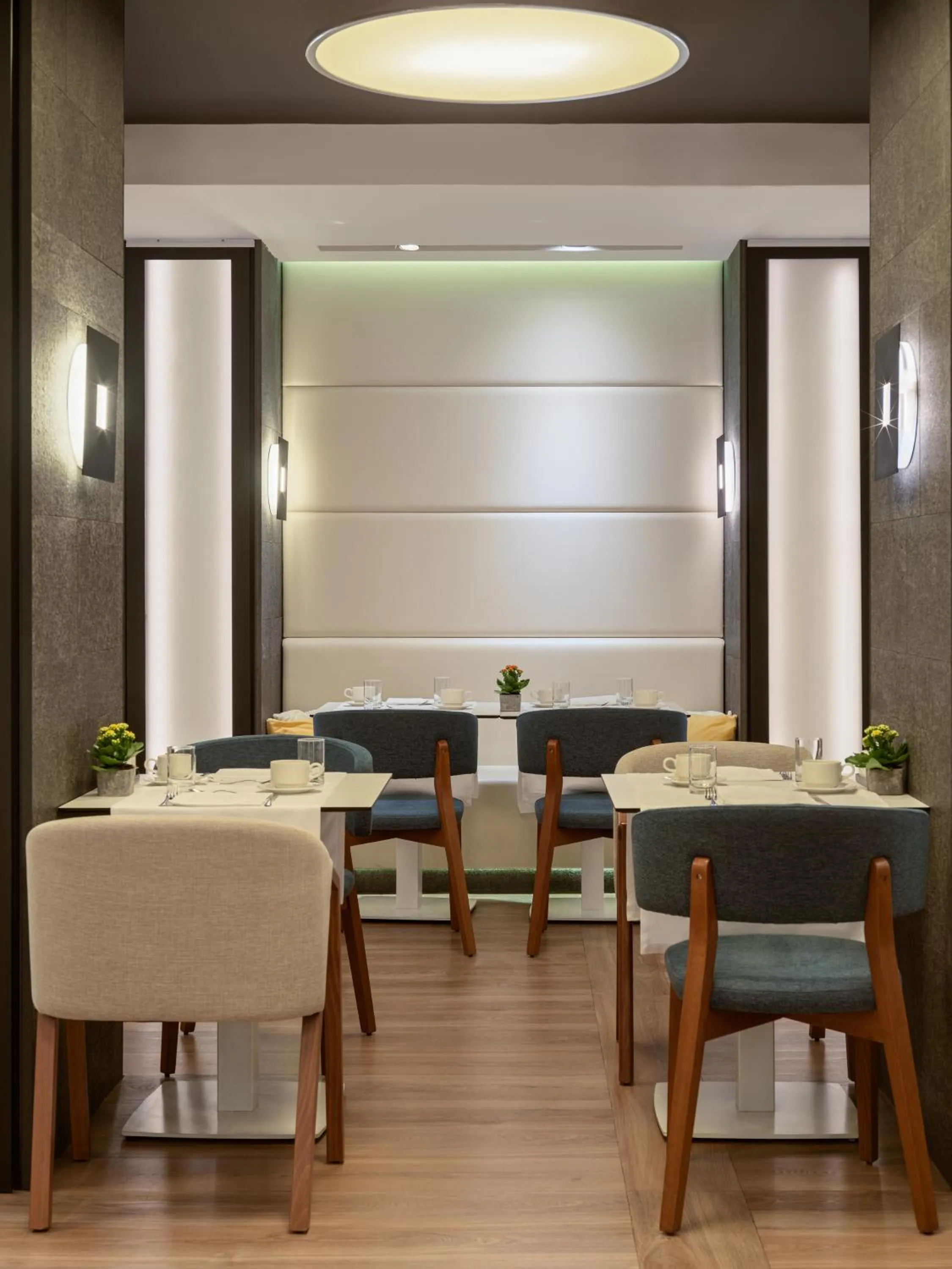 Restaurant/places to eat in H10 Urquinaona Plaza